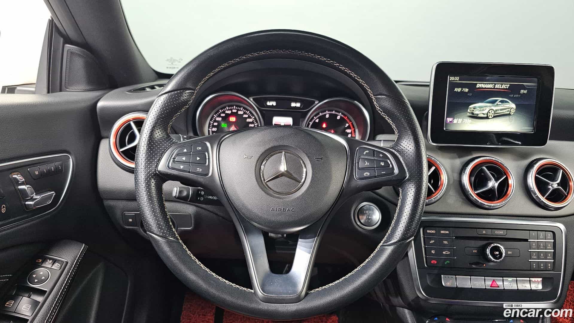 CLA-Class Mercedes-Benz 2017.2-OPTION-021