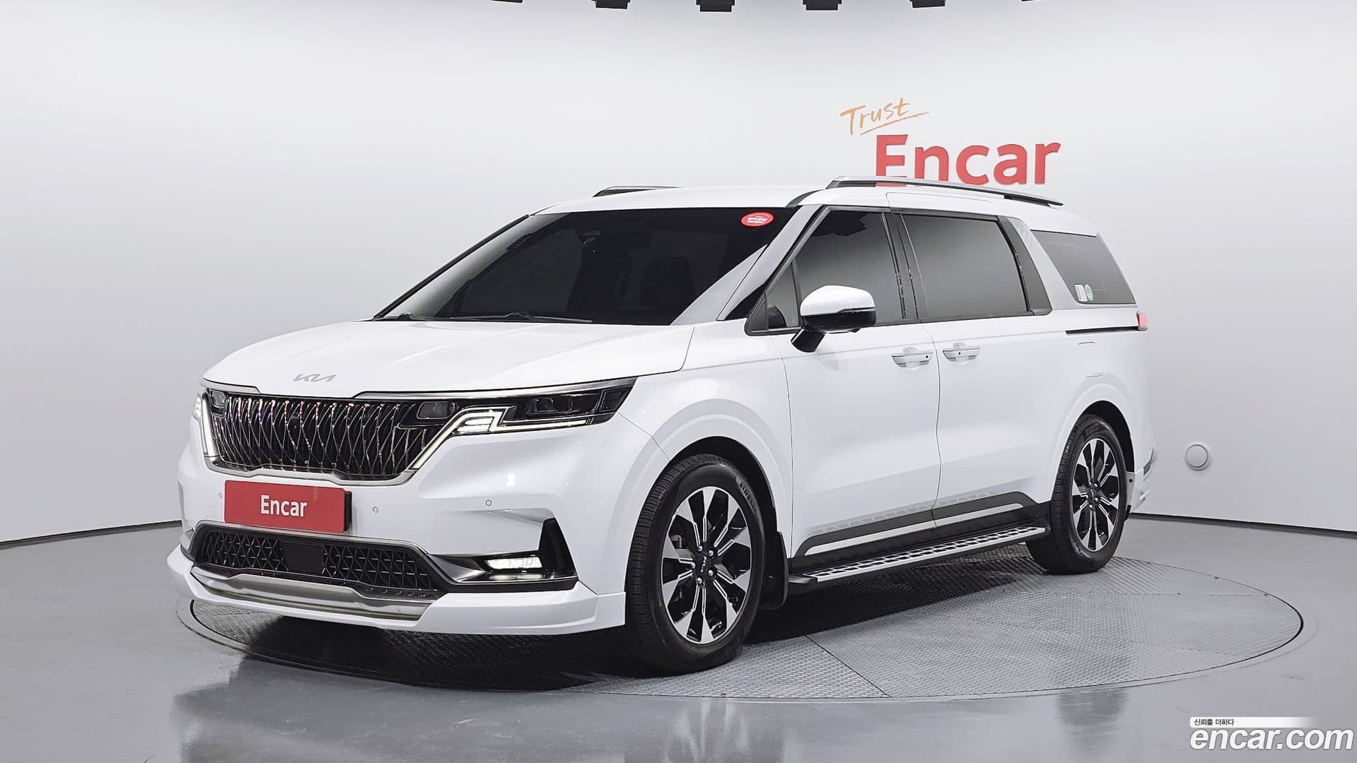 Main__Slider__Photo:Canival Kia 2023.4-0