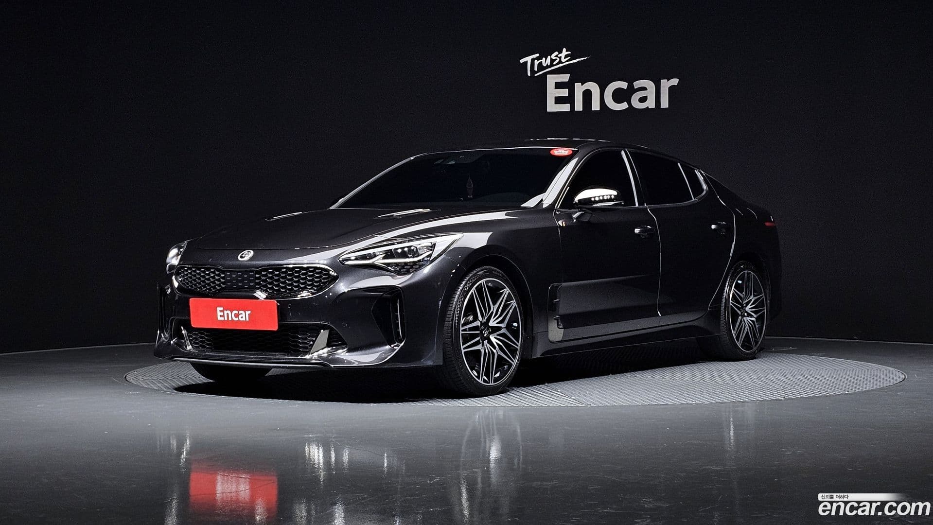 Main__Slider__Photo:Stinger Kia 2019.4-0
