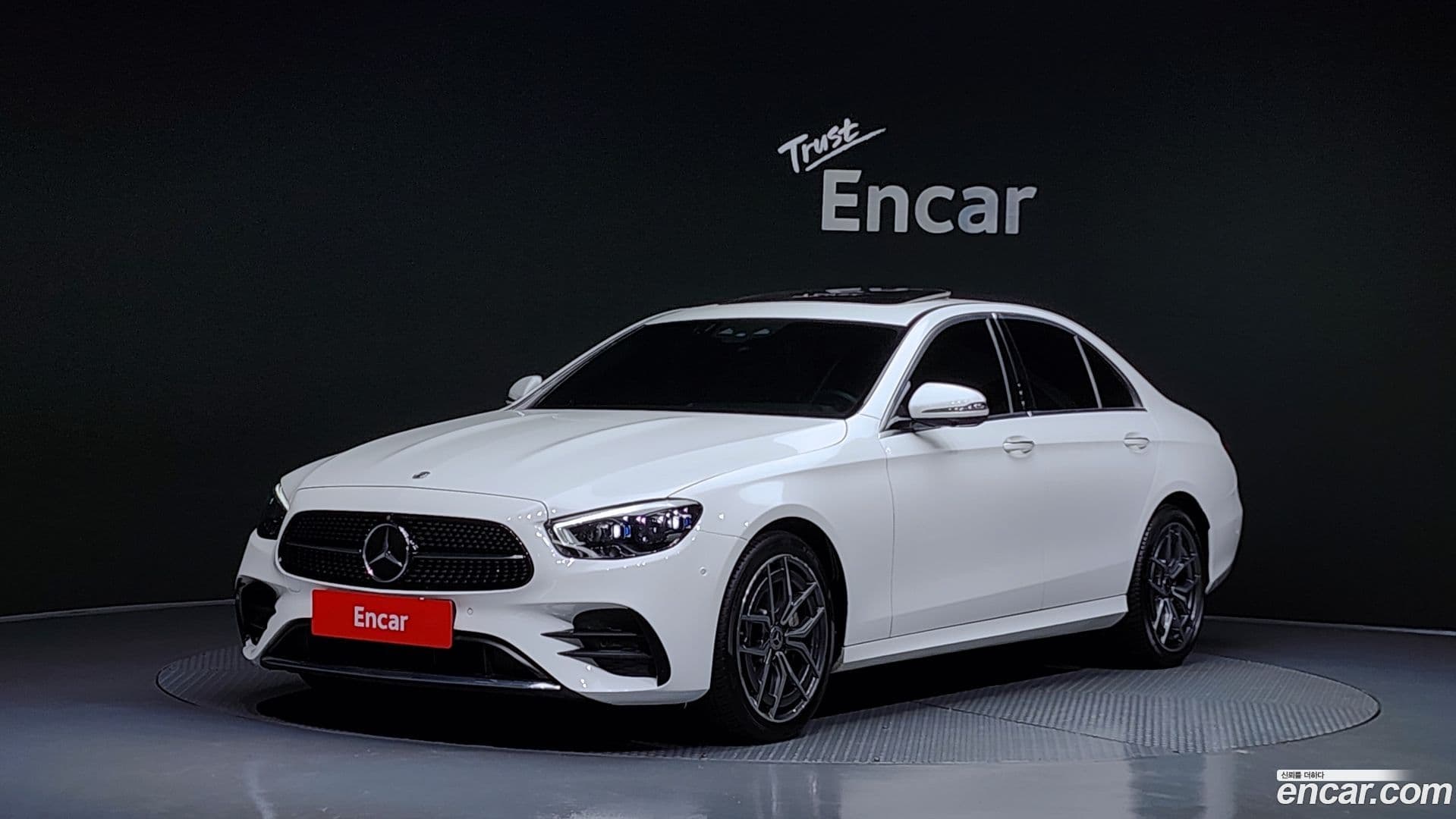 Main__Slider__Photo:E-Class Mercedes-Benz 2021.6-0