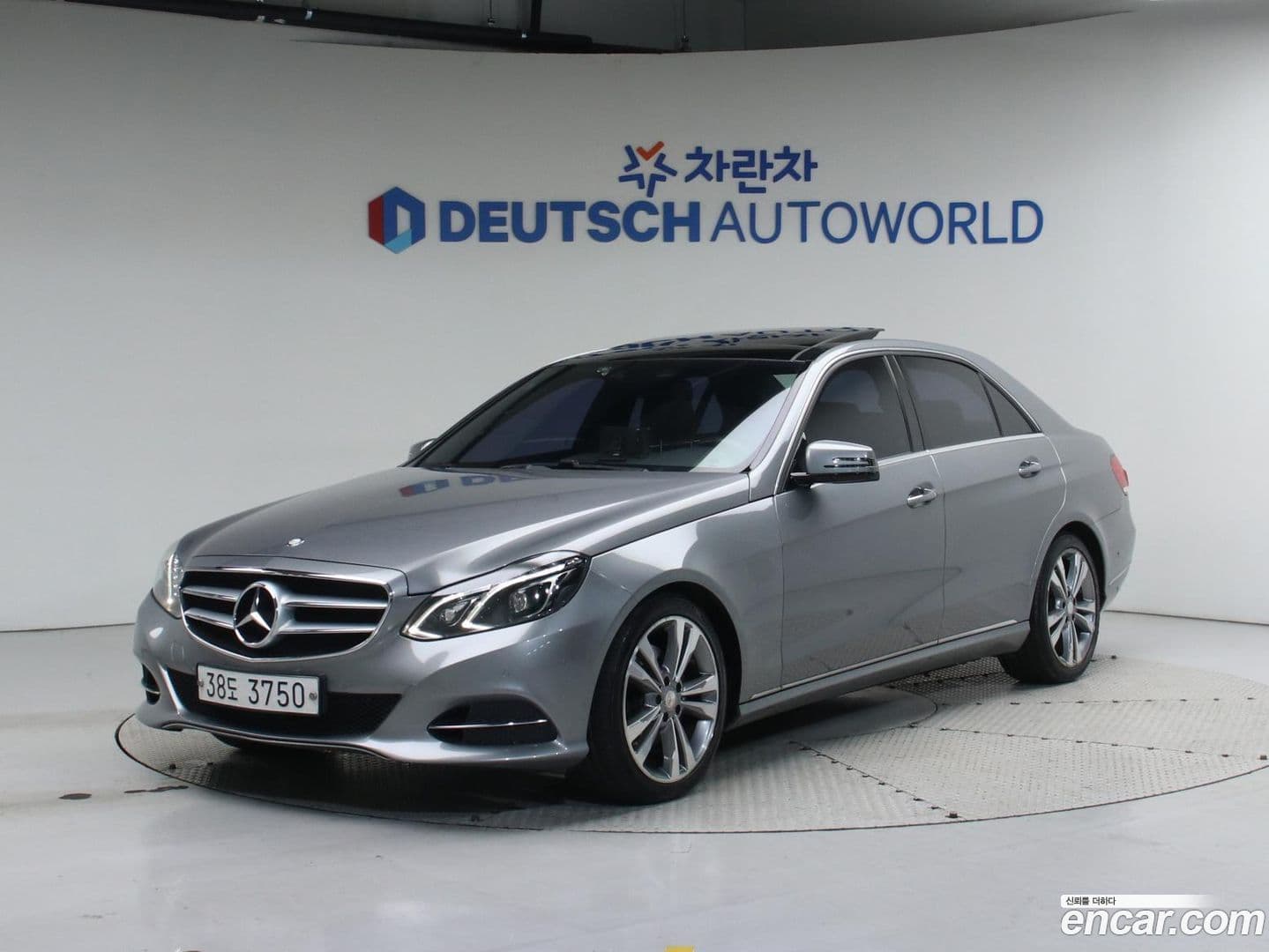 Main__Slider__Photo:E-Class Mercedes-Benz 2015.4-0