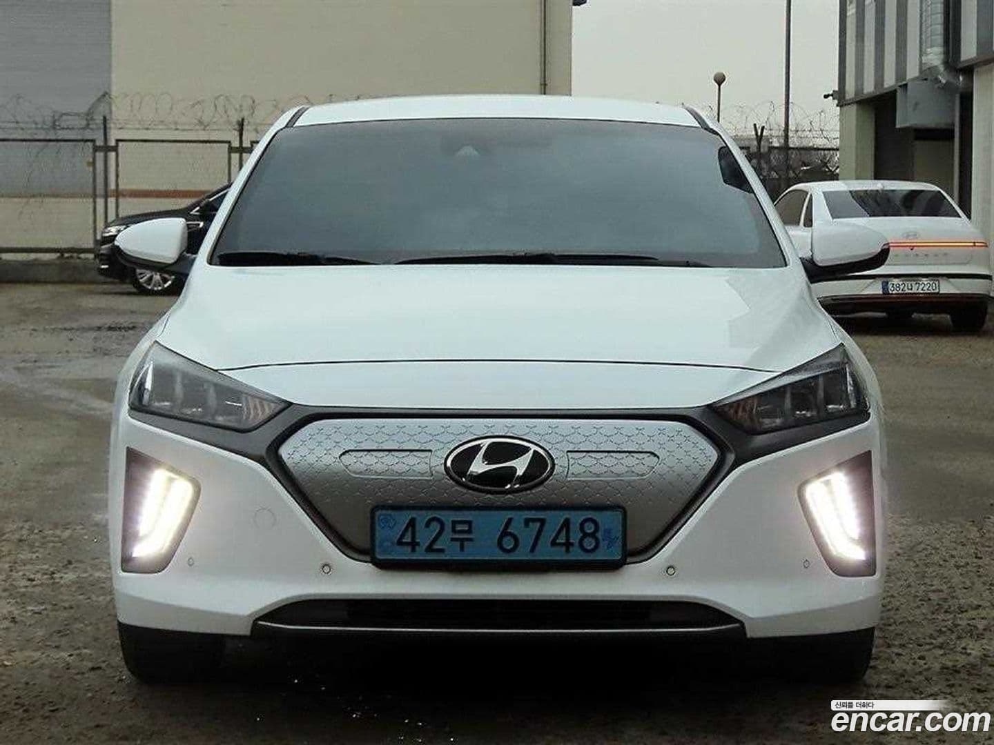 Main__Slider__Photo:Ioniq Hyundai 2020.10-0