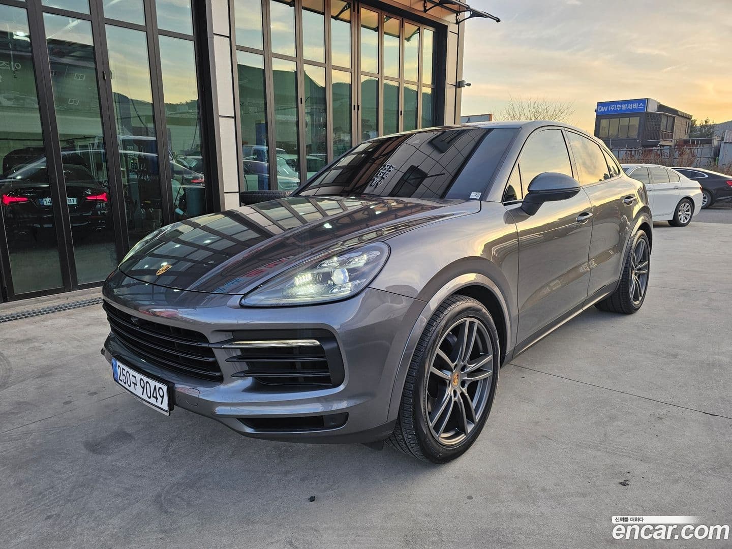 Main__Slider__Photo:Cayenne Porsche 2020.11-0