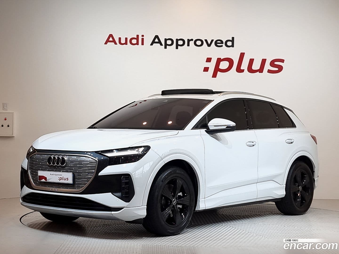 Main__Slider__Photo:Q4 e-tron Audi 2023.11-0