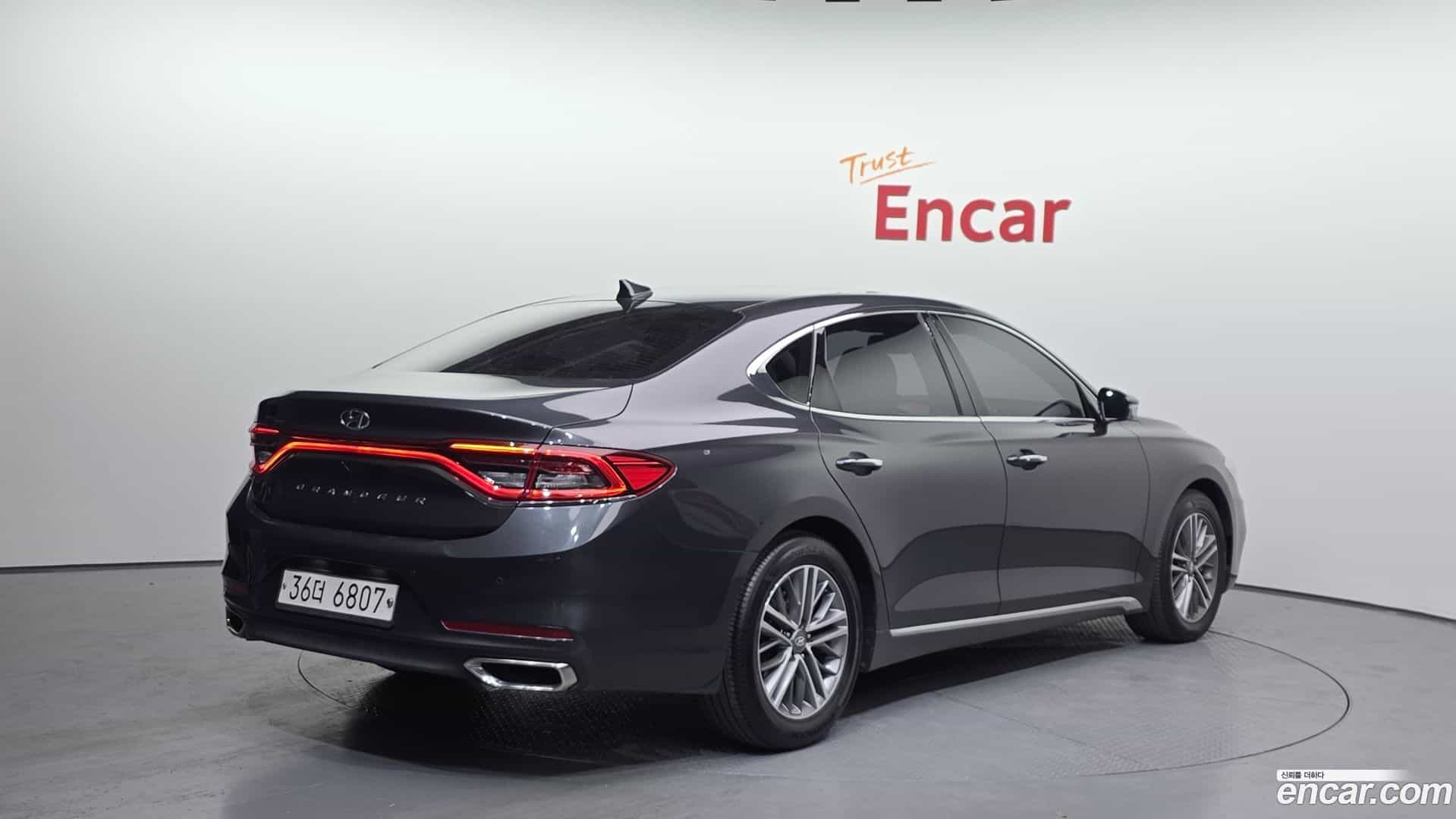 Grandeur Hyundai 2018.1-OUTER-002