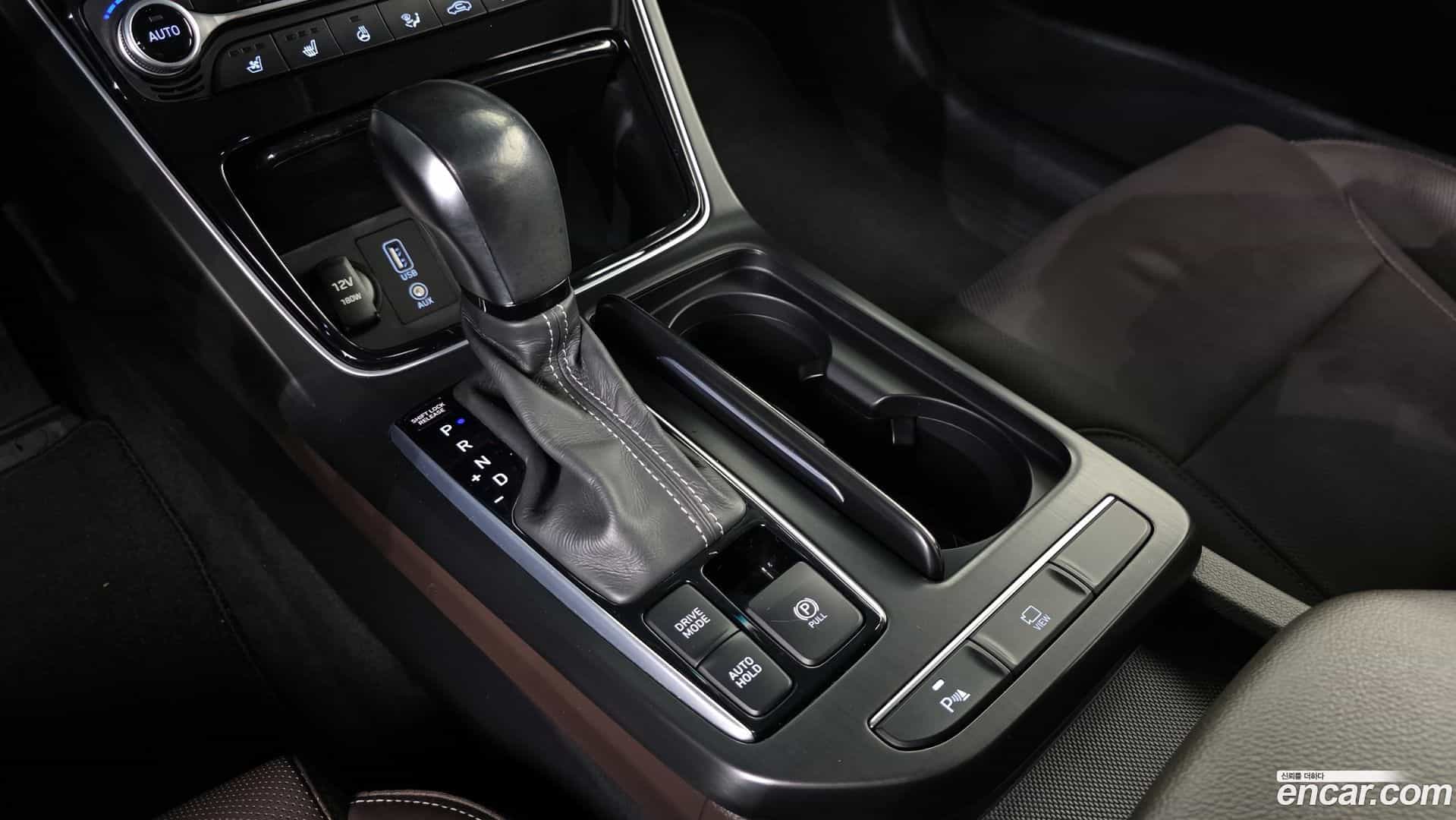 Grandeur Hyundai 2018.1-INNER-009