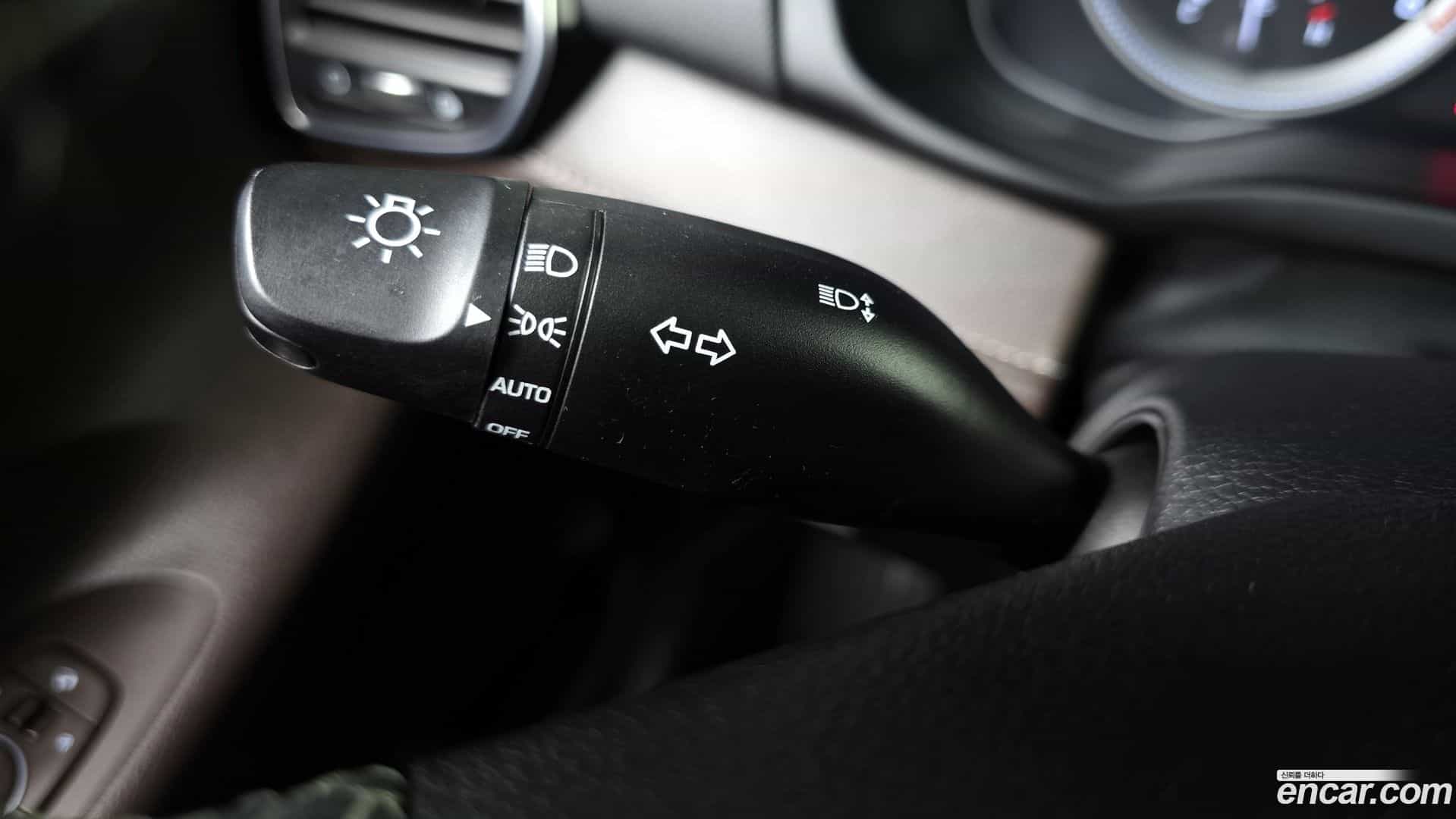 Grandeur Hyundai 2018.1-OPTION-017