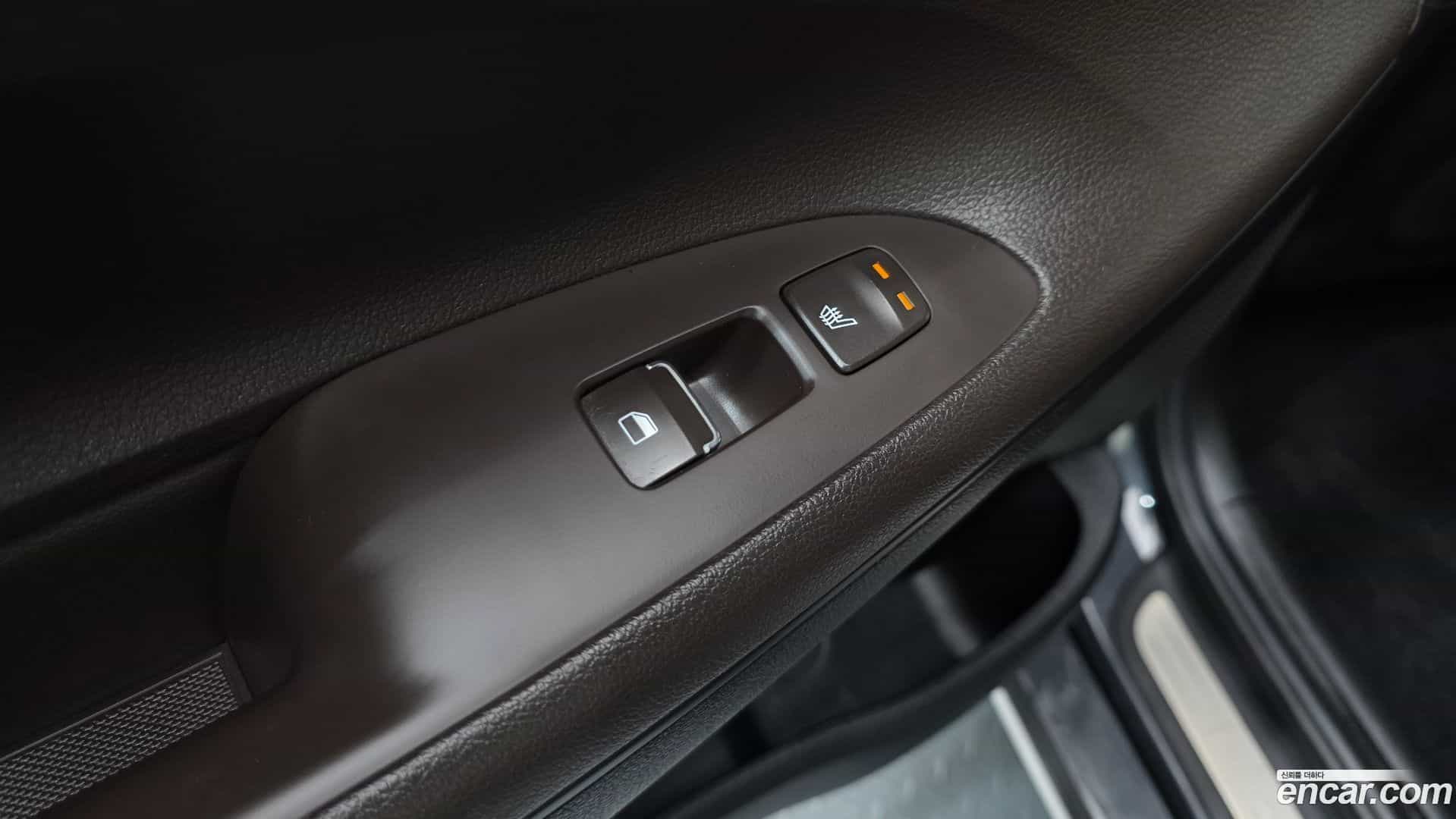 Grandeur Hyundai 2018.1-OPTION-023
