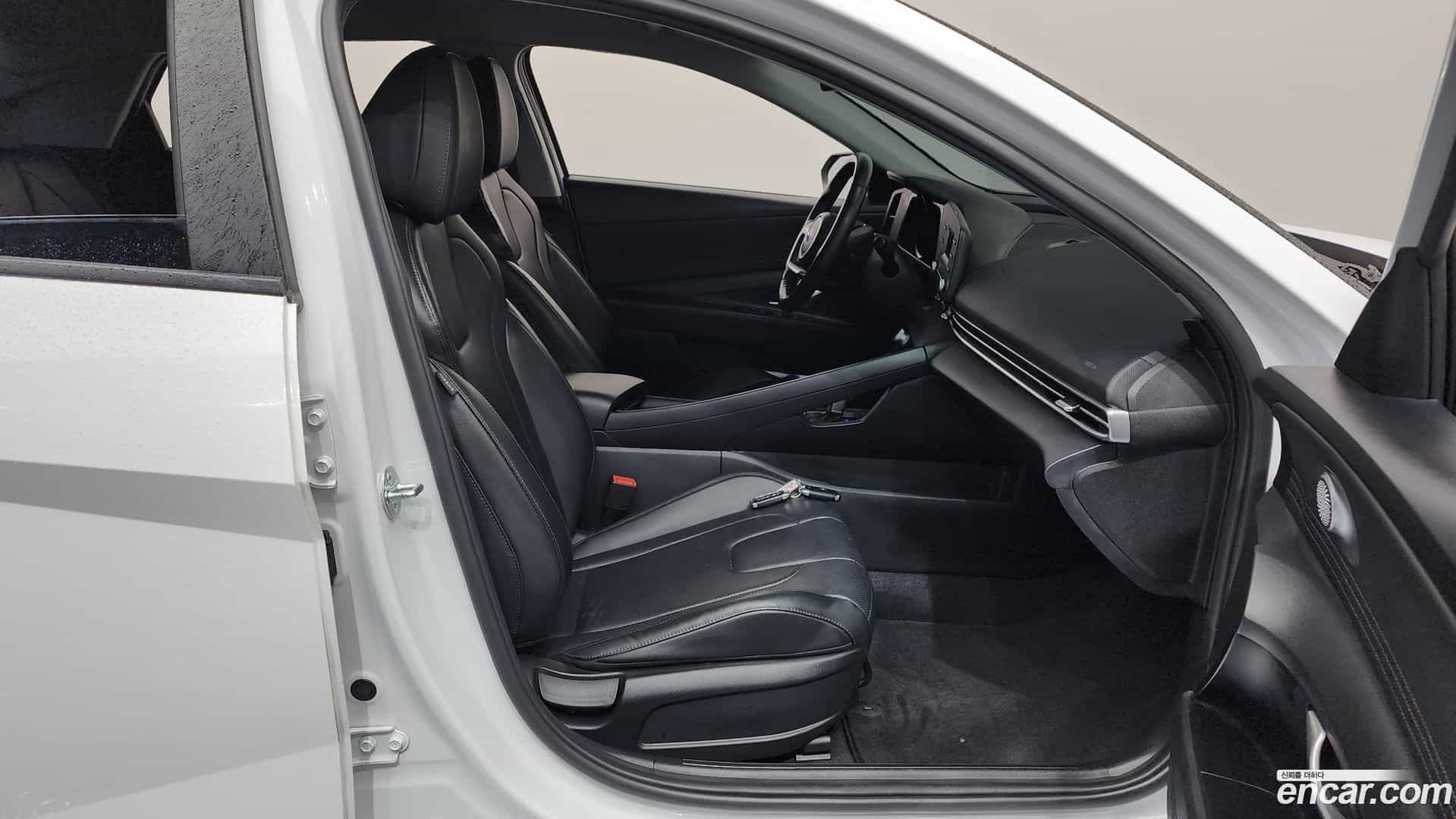 AVANTE Hyundai 2022.11-OPTION-015