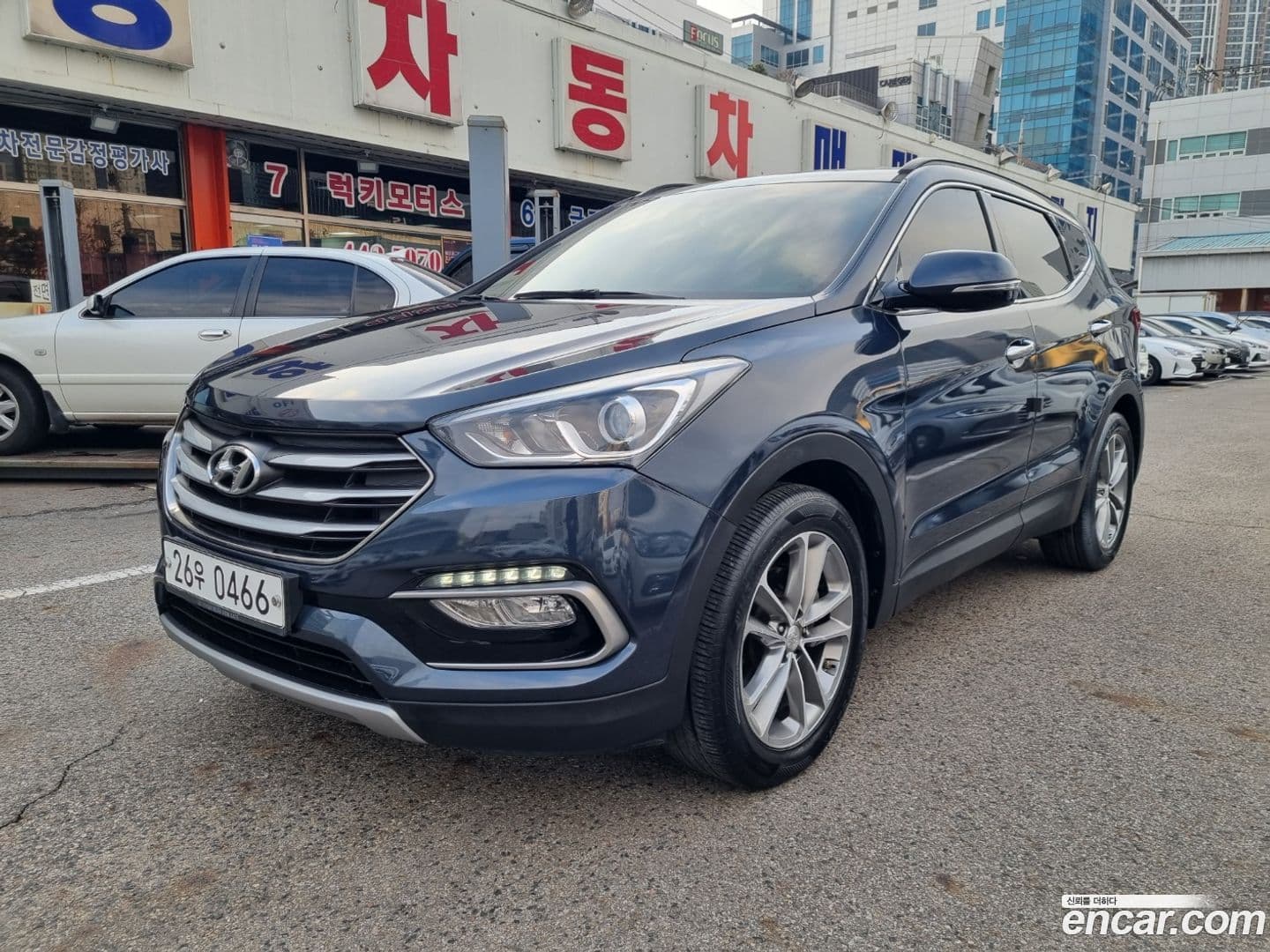 Main__Slider__Photo:Santafe Hyundai 2016.8-0