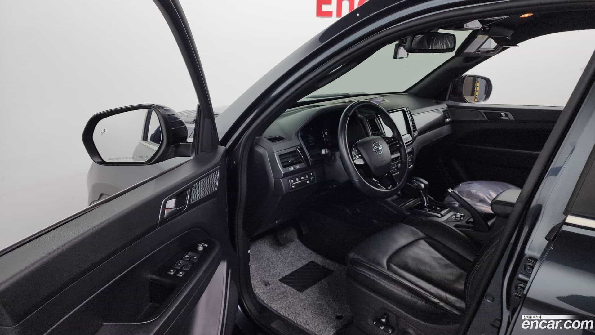 Rexton KG Mobility 2022.6-INNER-010