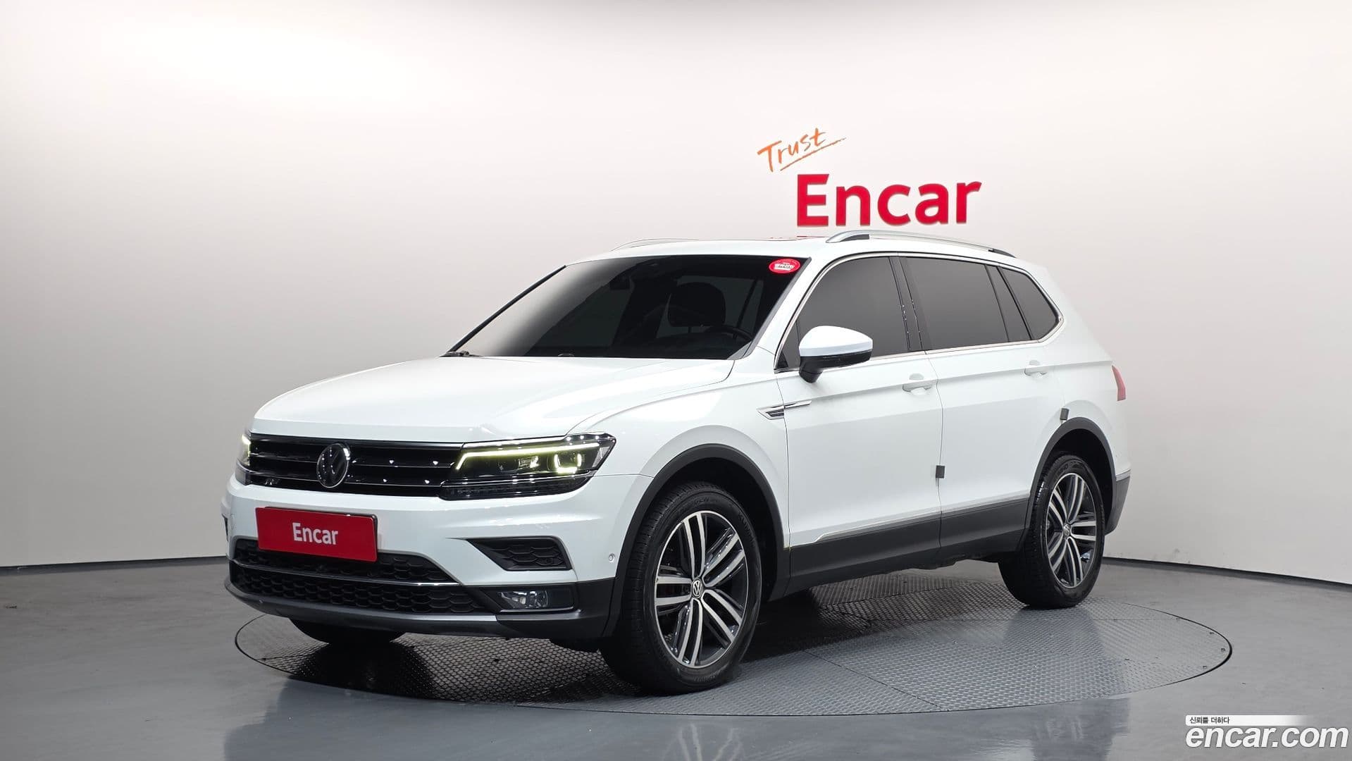 Main__Slider__Photo:Tiguan Volkswagen 2018.6-0