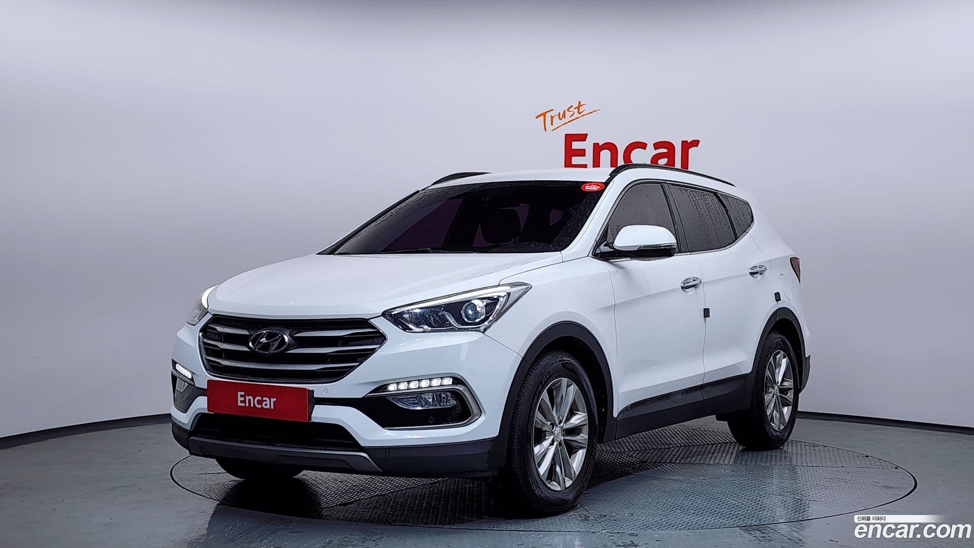 Main__Slider__Photo:Santafe Hyundai 2016.4-0