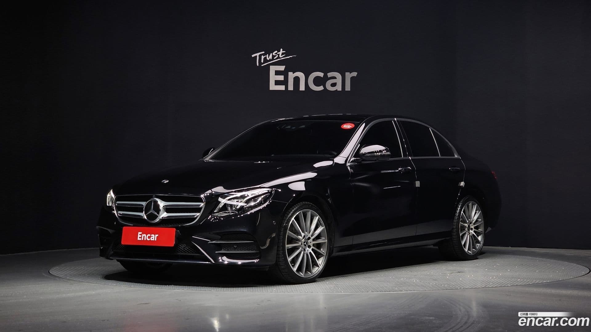 Main__Slider__Photo:E-Class Mercedes-Benz 2019.10-0