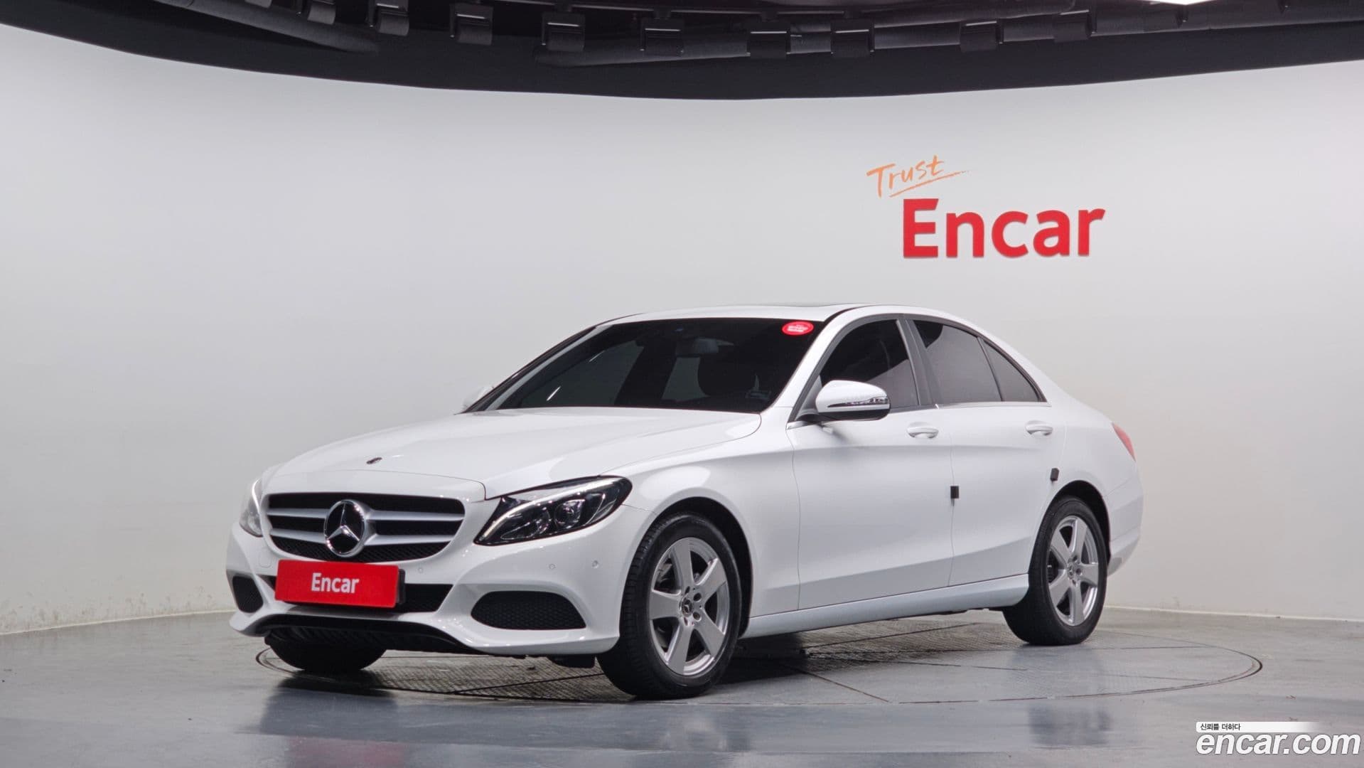 Main__Slider__Photo:C-Class Mercedes-Benz 2018.2-0