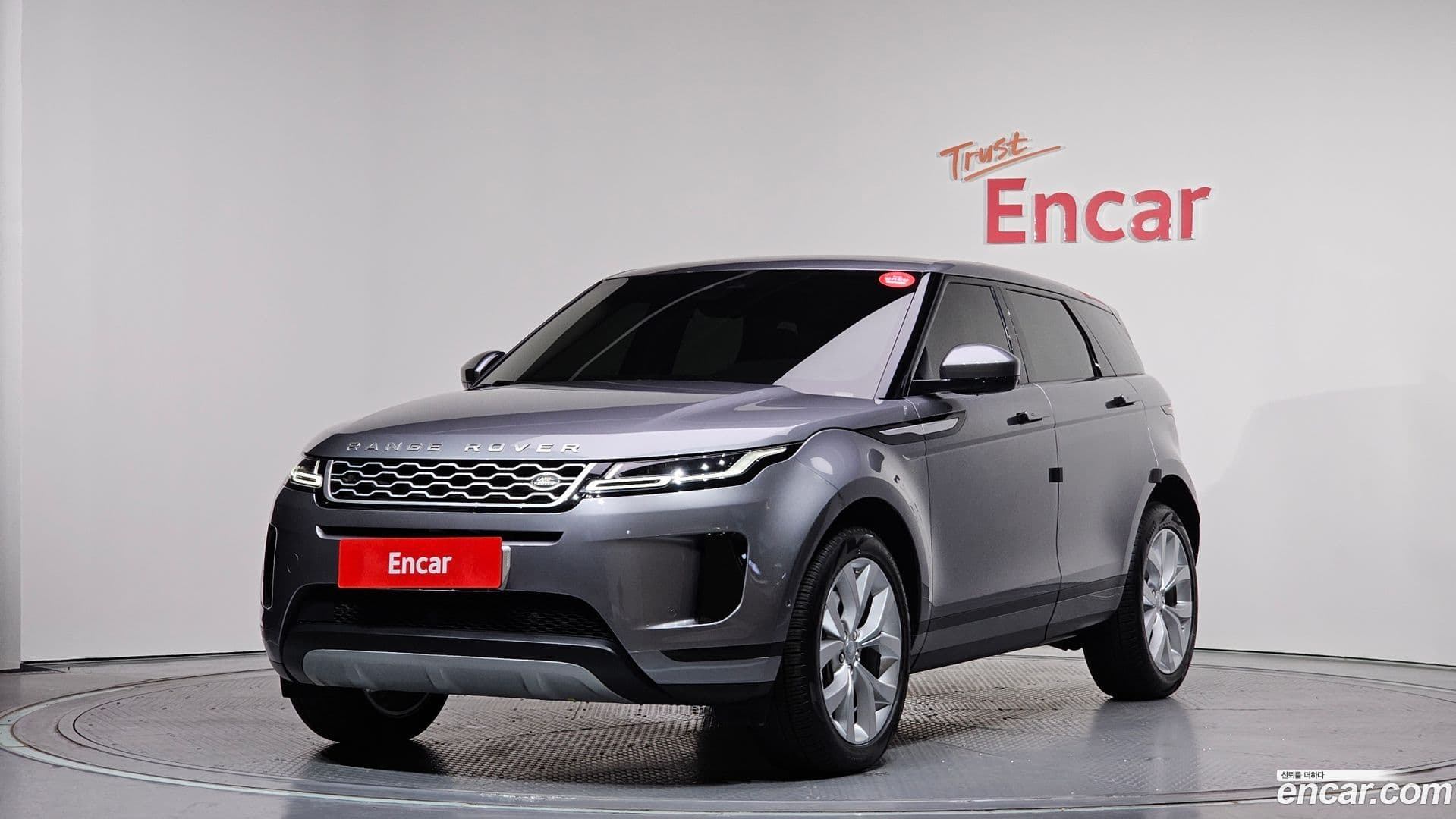 Main__Slider__Photo:Range Rover Evoque Land Rover 2020.9-0