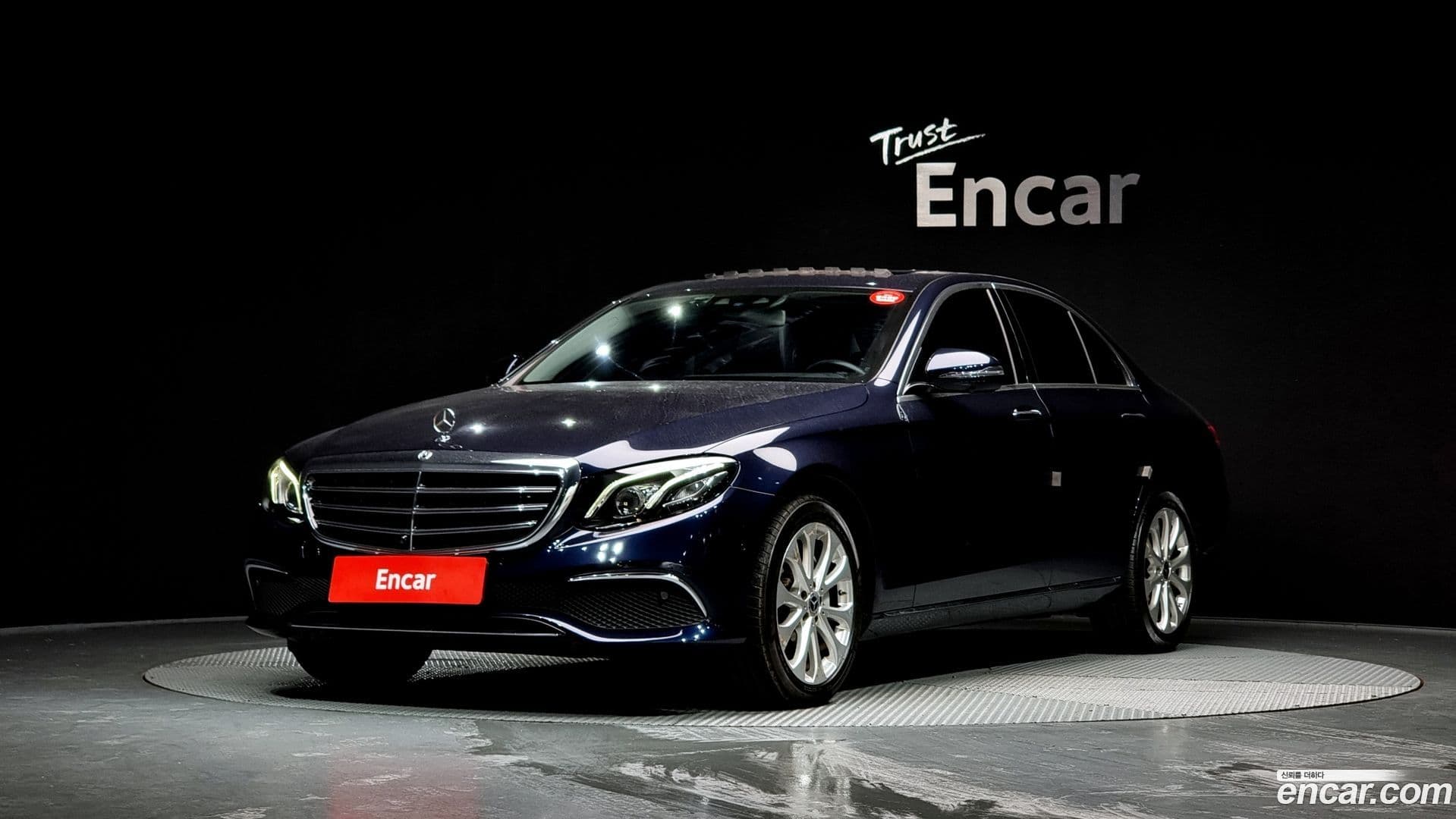 Main__Slider__Photo:E-Class Mercedes-Benz 2018.5-0