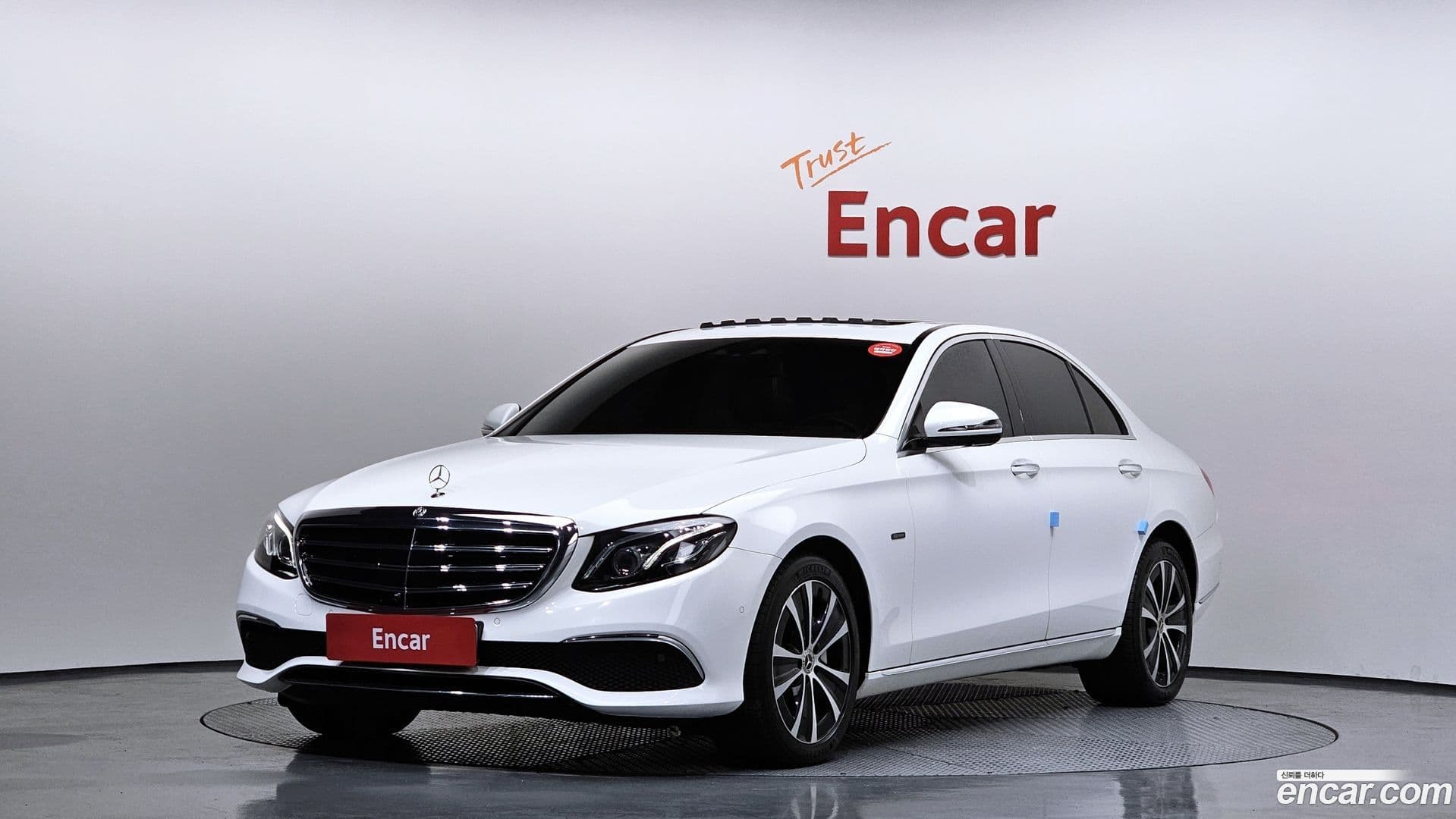 Main__Slider__Photo:E-Class Mercedes-Benz 2020.3-0