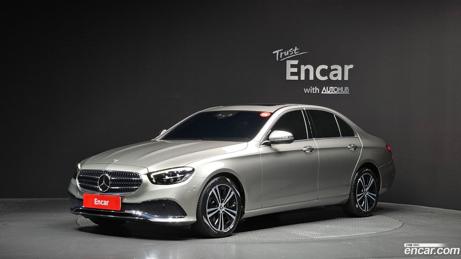 Main__Slider__Photo:E-Class Mercedes-Benz 2020.11-0