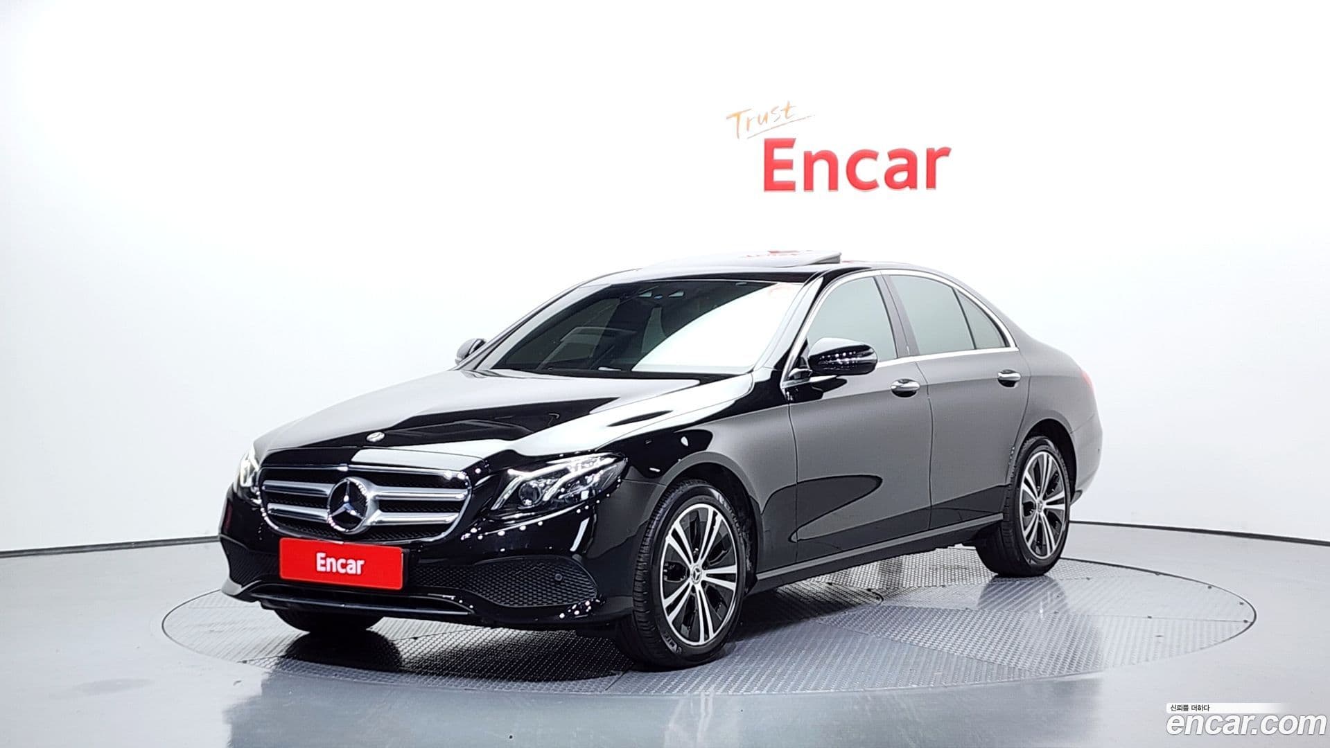 Main__Slider__Photo:E-Class Mercedes-Benz 2020.7-0