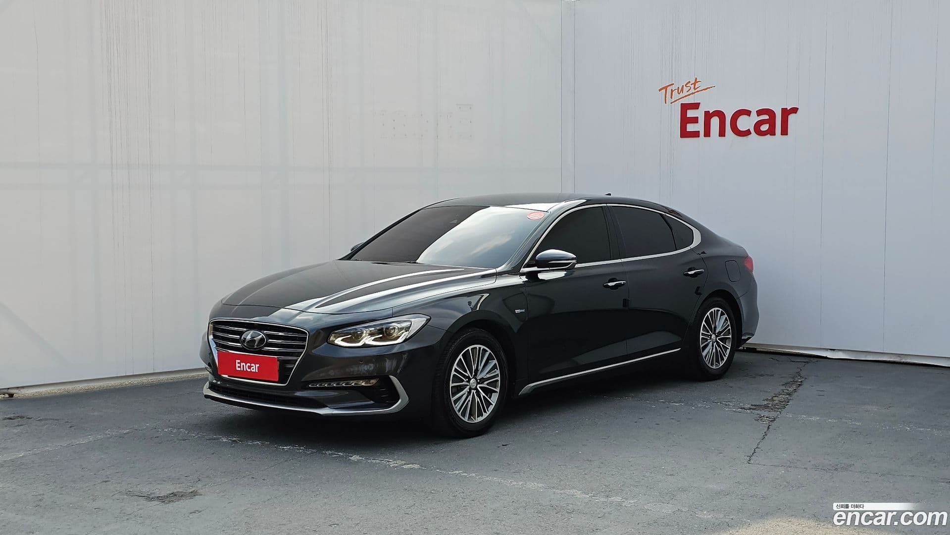 Main__Slider__Photo:Grandeur Hyundai 2018.6-0