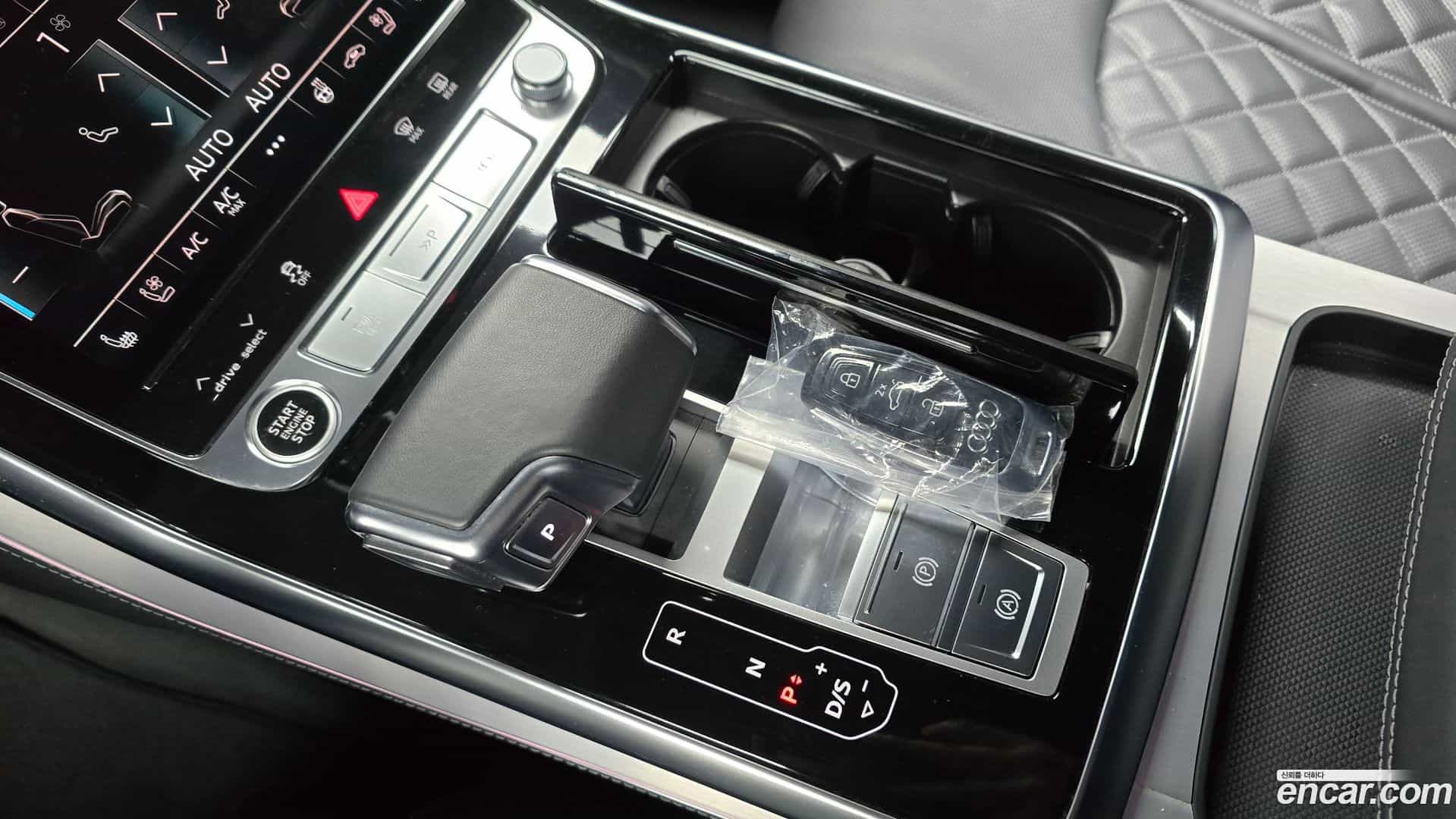 Q8 Audi 2023.11-INNER-009