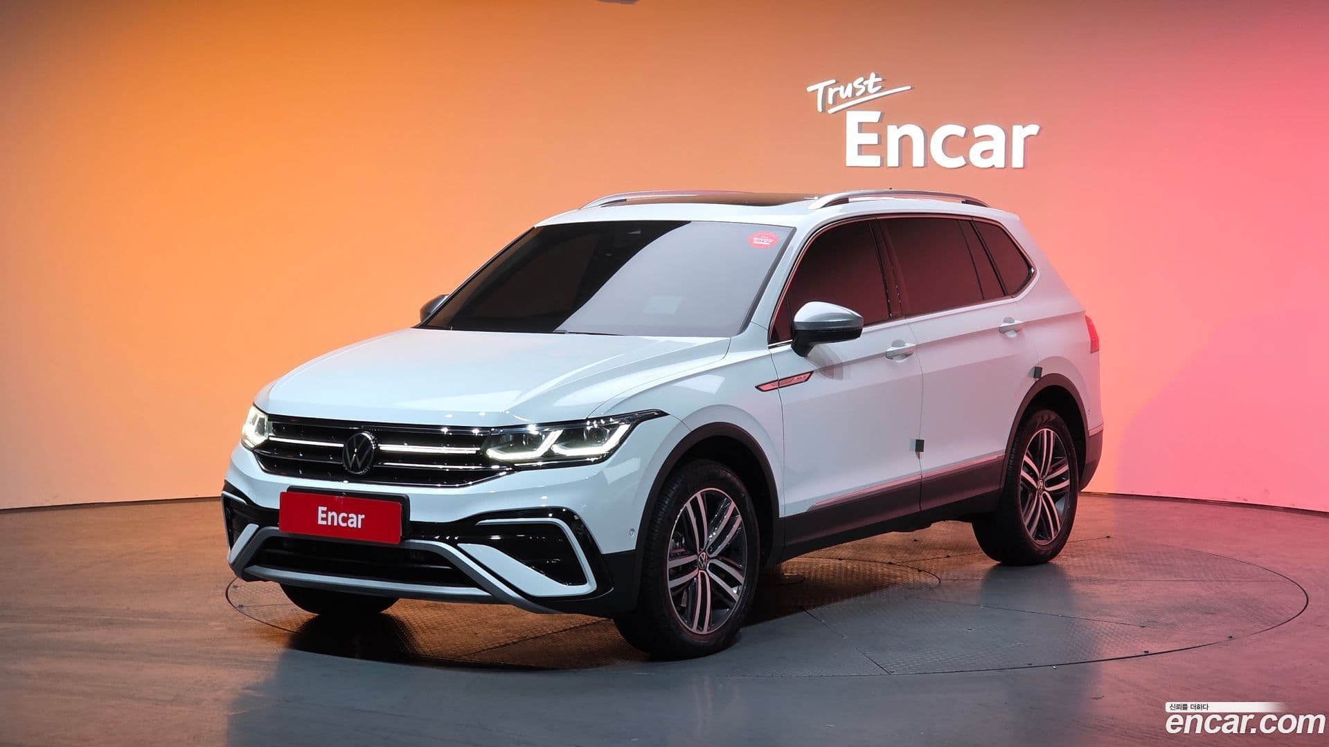 Main__Slider__Photo:Tiguan Volkswagen 2023.4-0