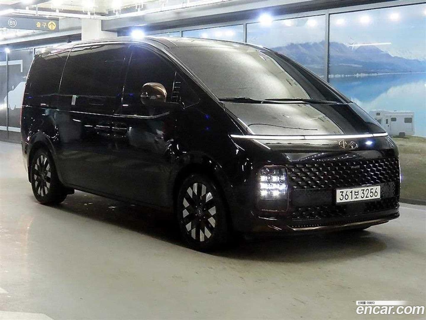 Main__Slider__Photo:Staria Hyundai 2021.10-0