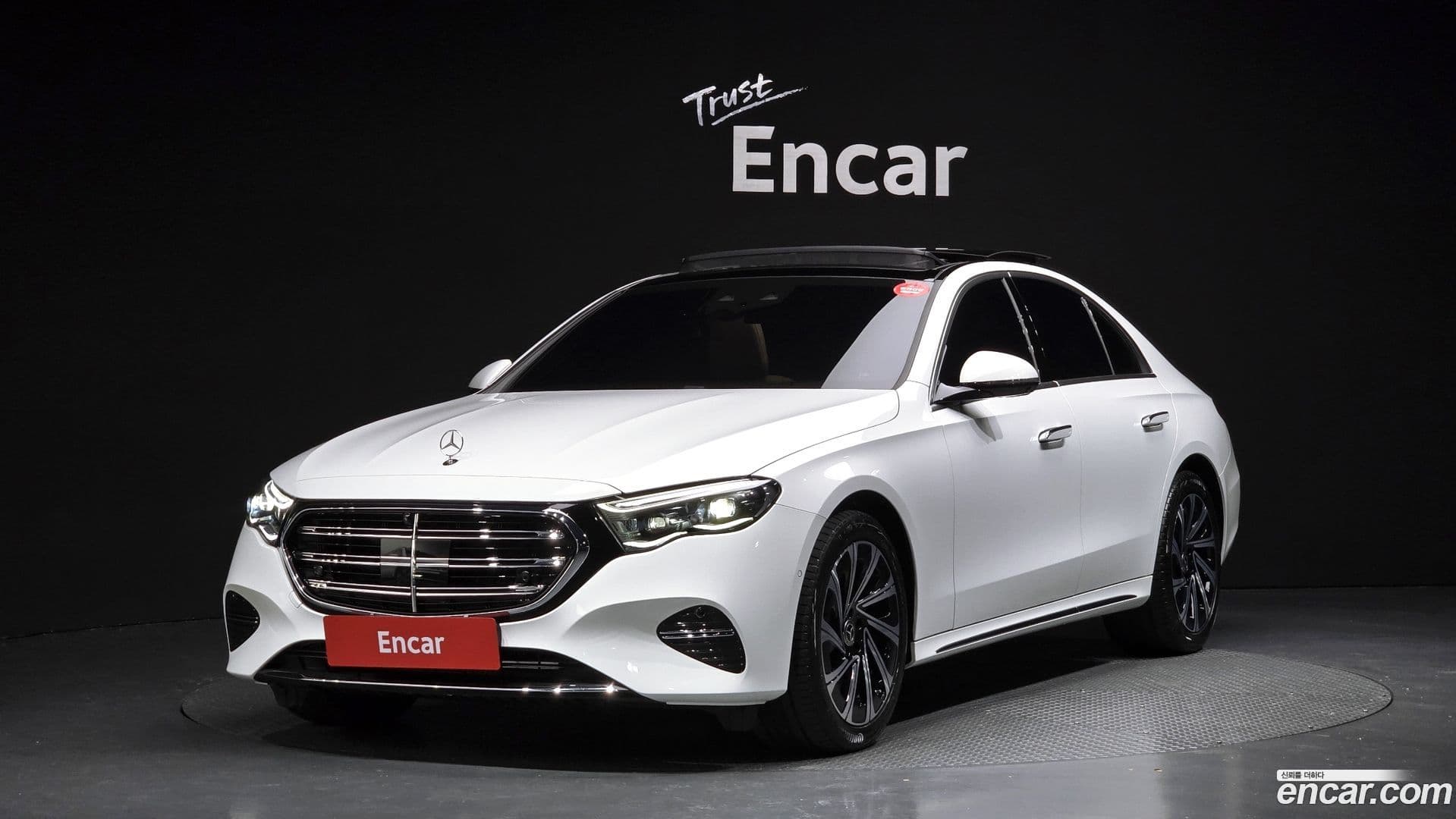 Main__Slider__Photo:E-Class Mercedes-Benz 2024.5-0