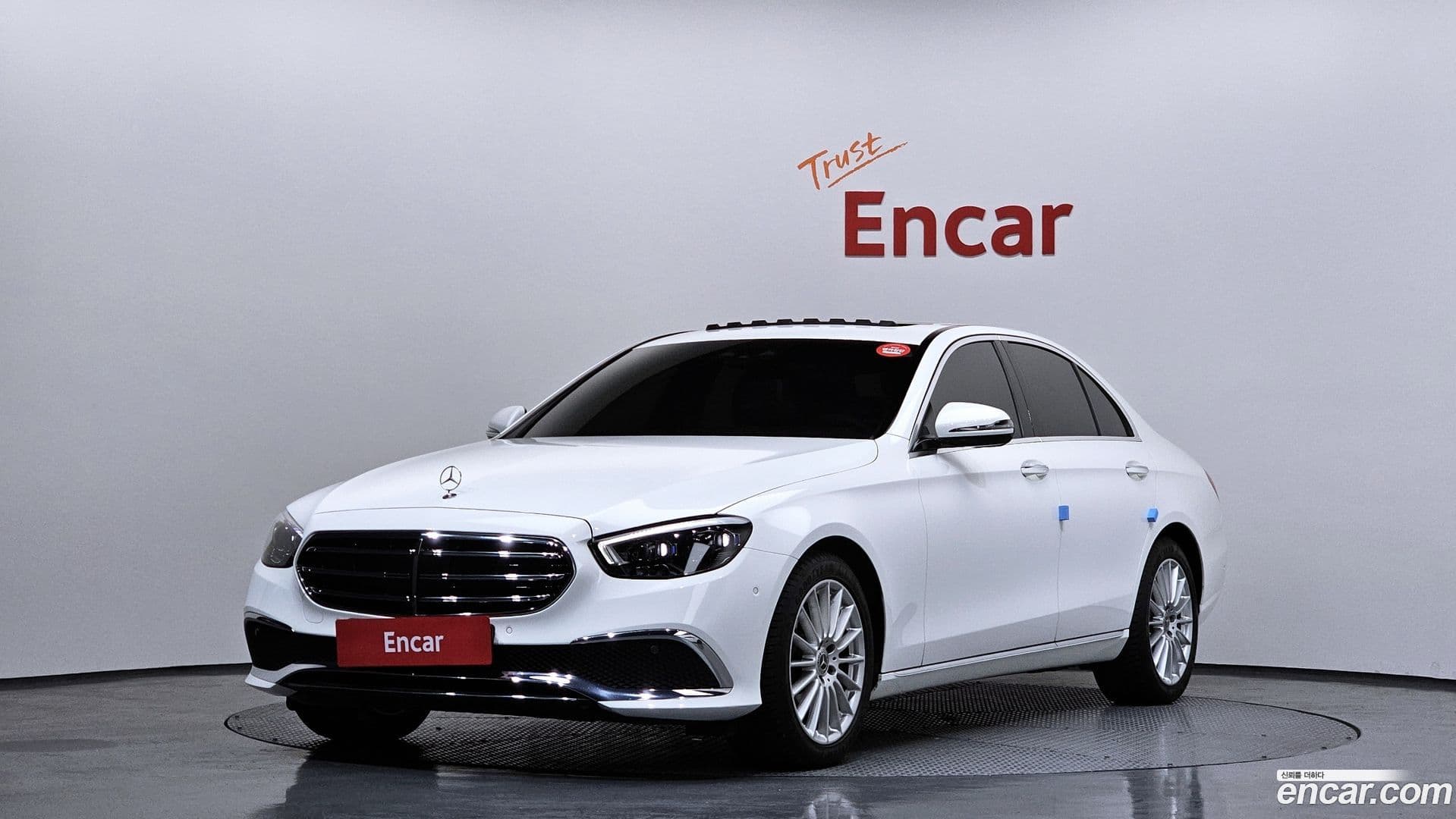 Main__Slider__Photo:E-Class Mercedes-Benz 2021.3-0