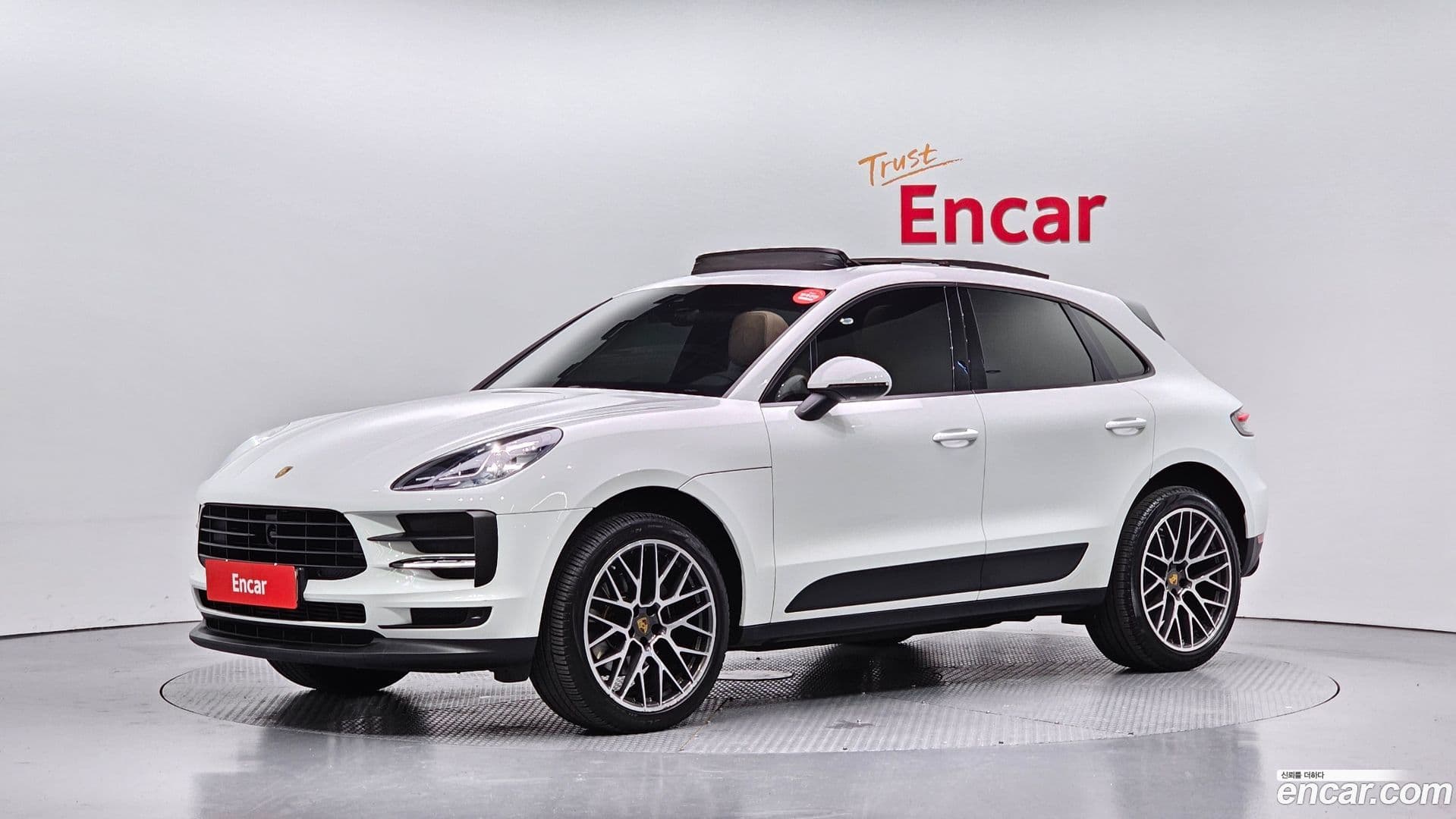 Main__Slider__Photo:Macan Porsche 2021.7-0