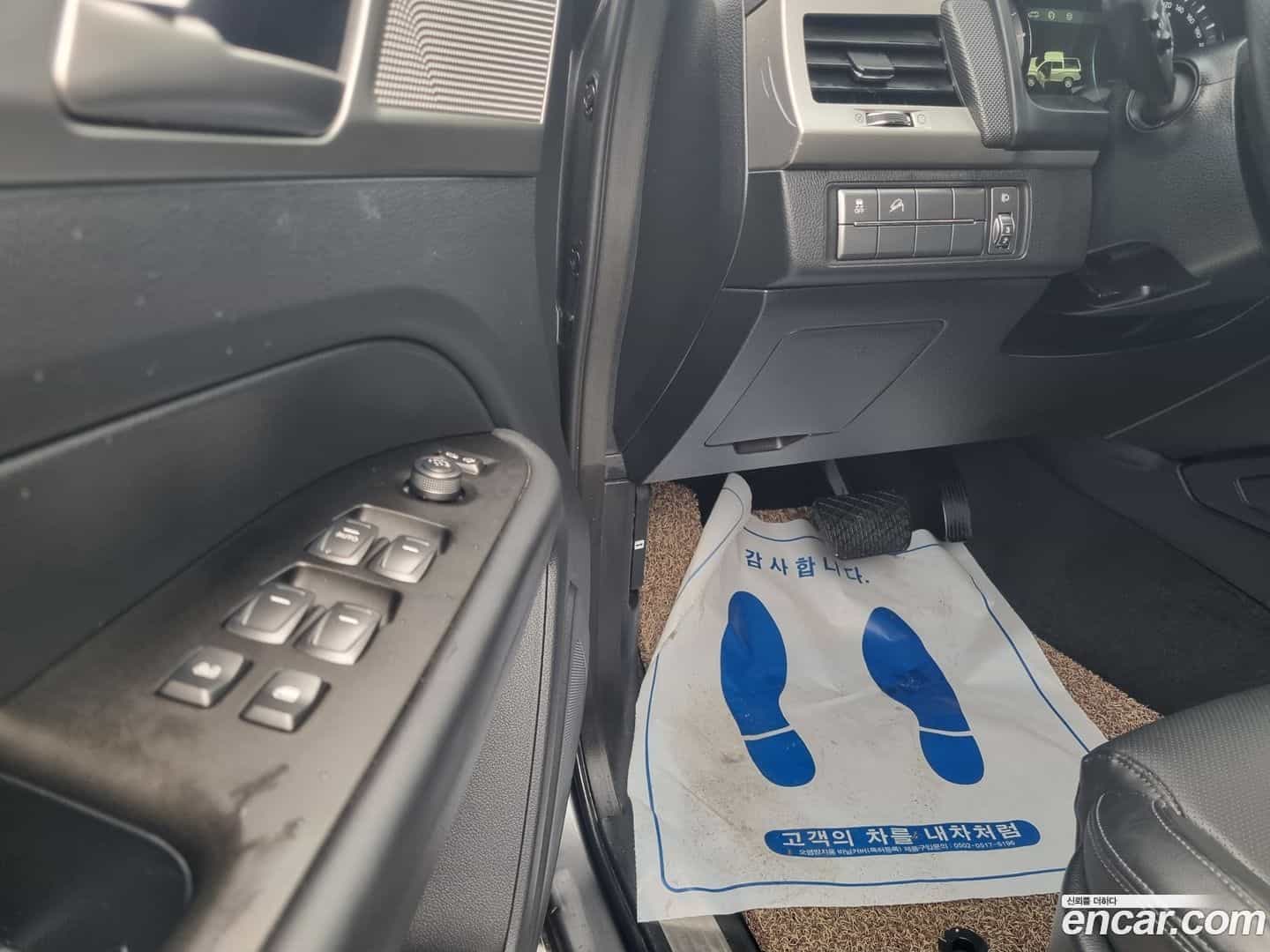 Rexton KG Mobility 2019.3-INNER-009