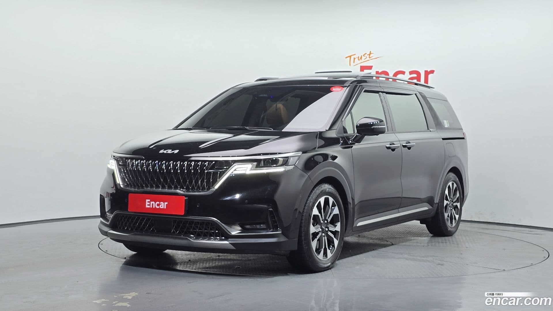 Main__Slider__Photo:Canival Kia 2023.1-0