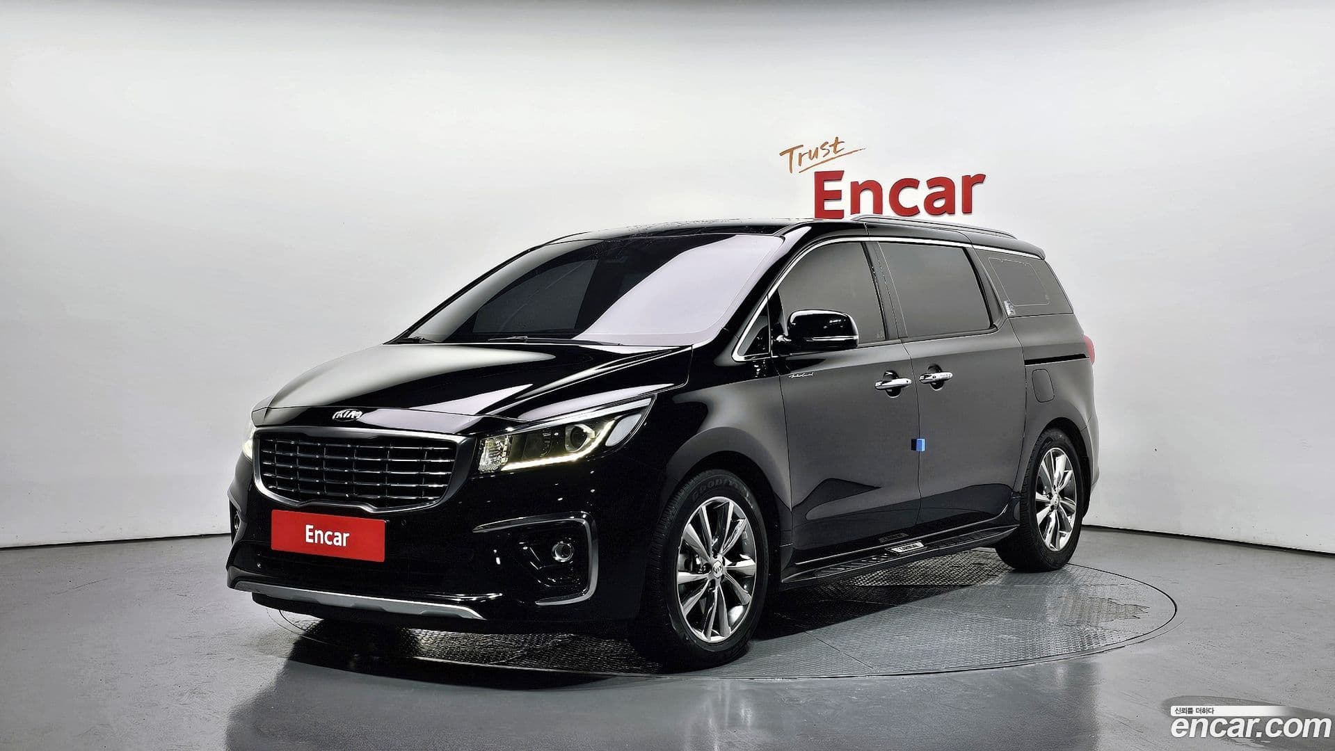 Main__Slider__Photo:Canival Kia 2019.8-0