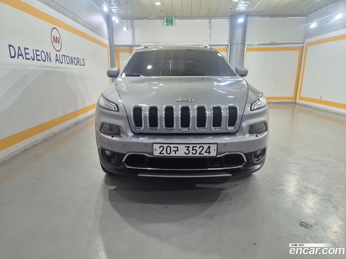 Main__Slider__Photo:Cherokee Jeep 2015.6-0