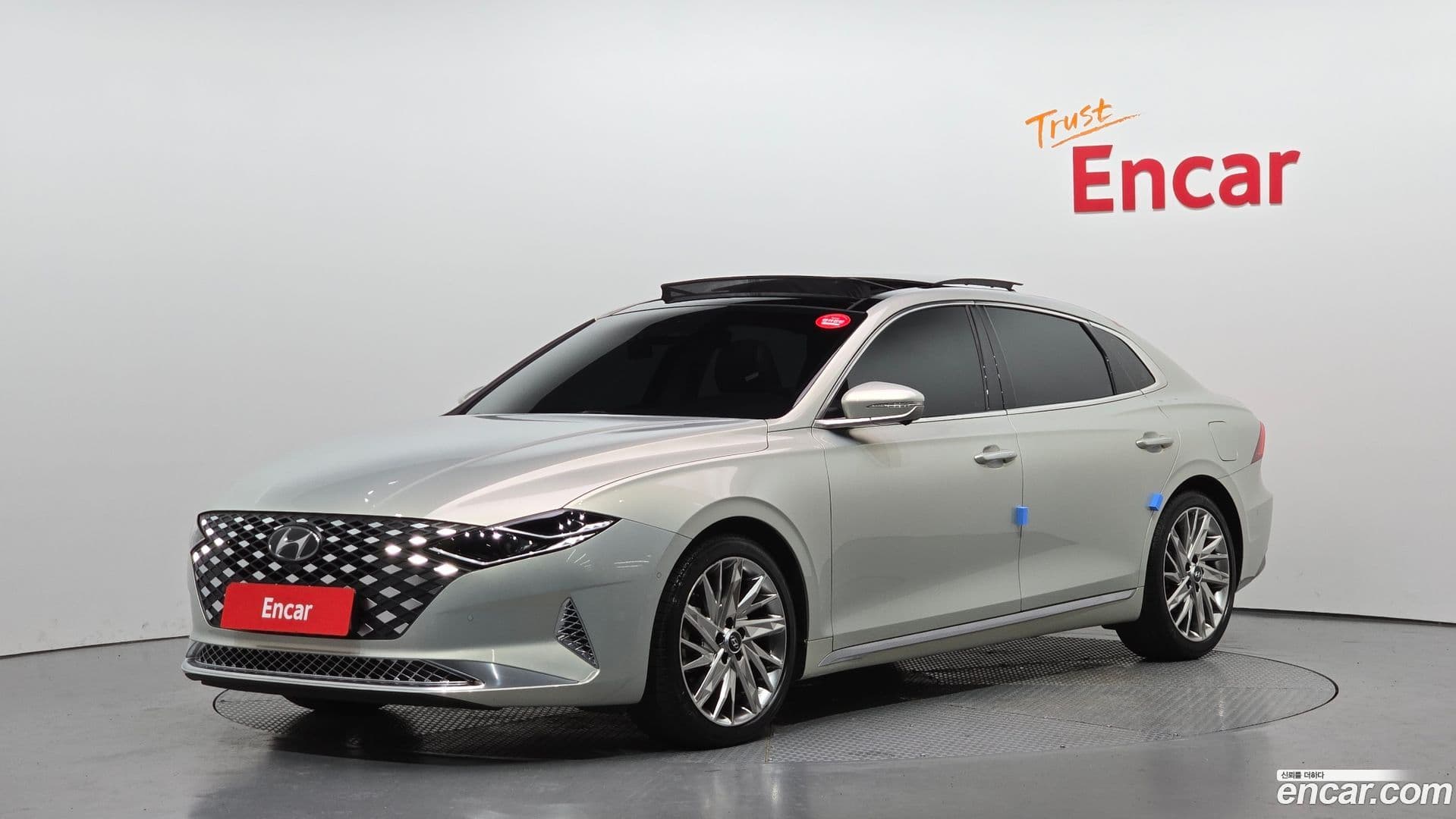 Main__Slider__Photo:Grandeur Hyundai 2020.8-0