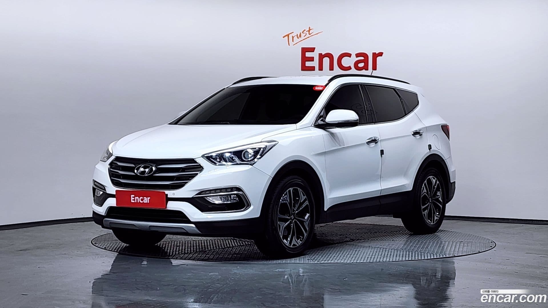 Main__Slider__Photo:Santafe Hyundai 2016.2-0