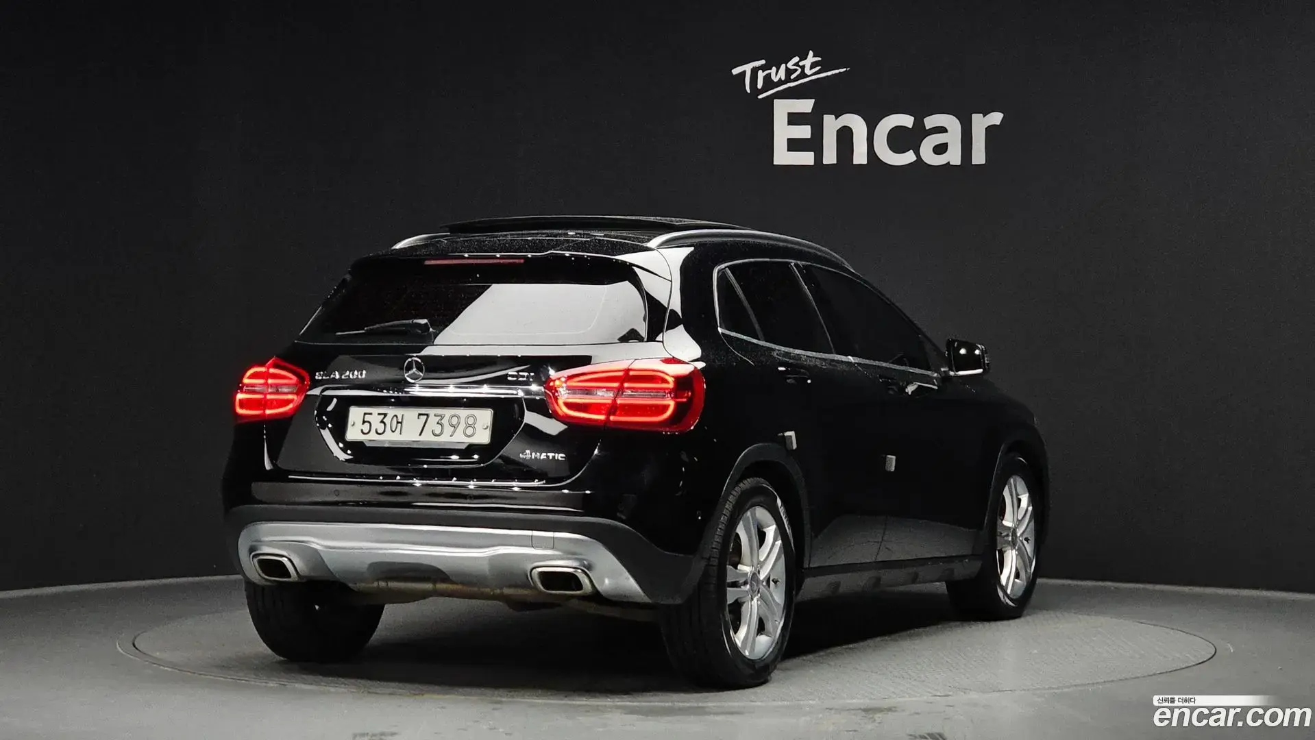Main__Slider__Photo:GLA-Class Mercedes-Benz 2015.7-1