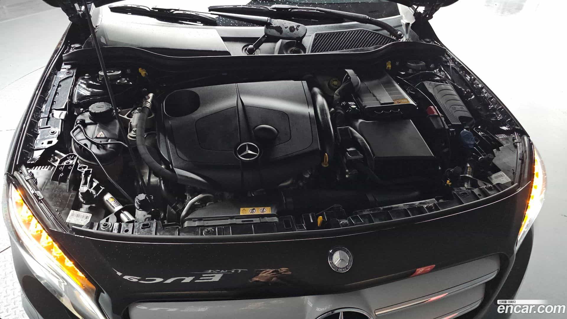 GLA-Class Mercedes-Benz 2015.7-INNER-006