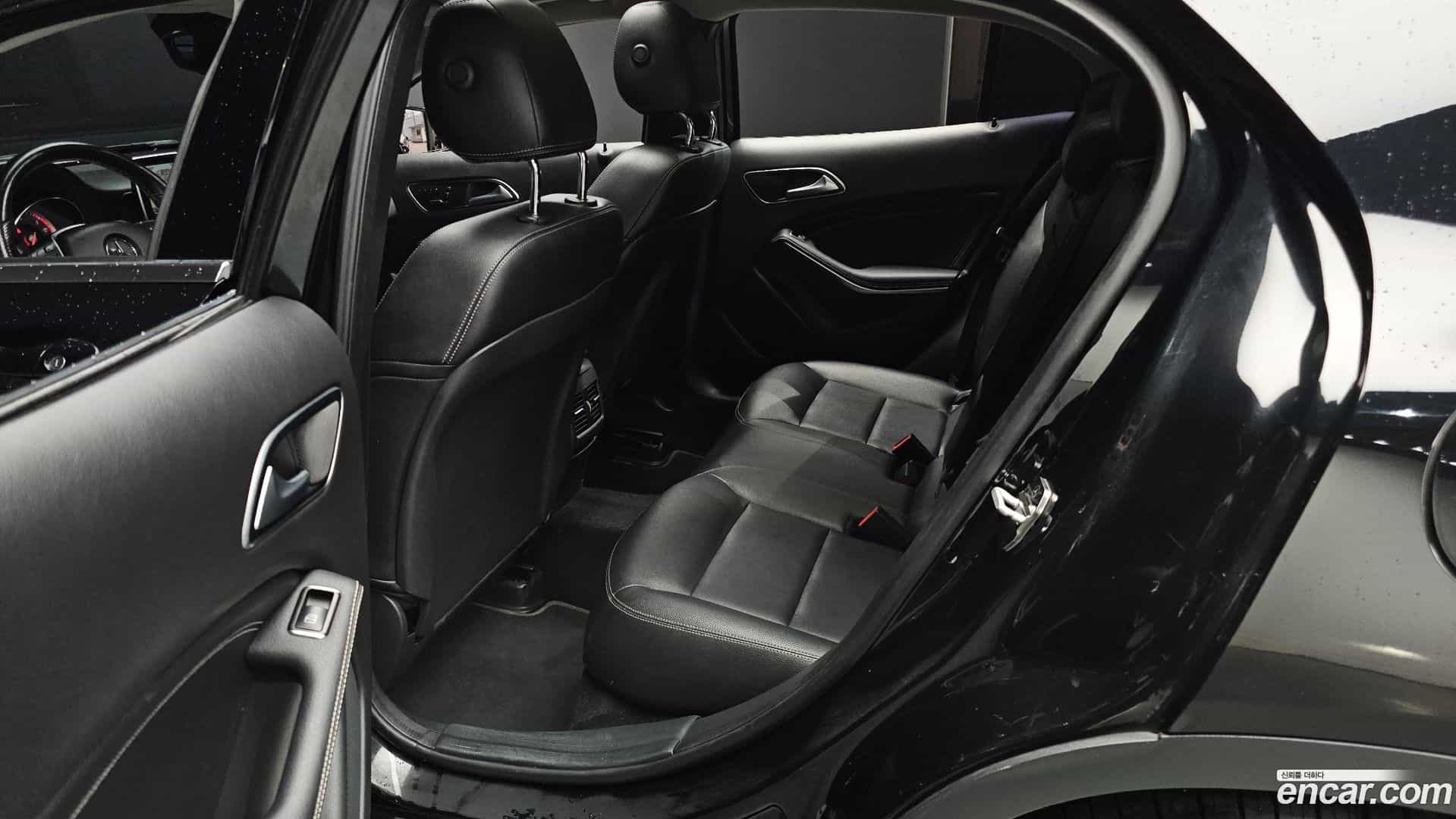 GLA-Class Mercedes-Benz 2015.7-OPTION-016