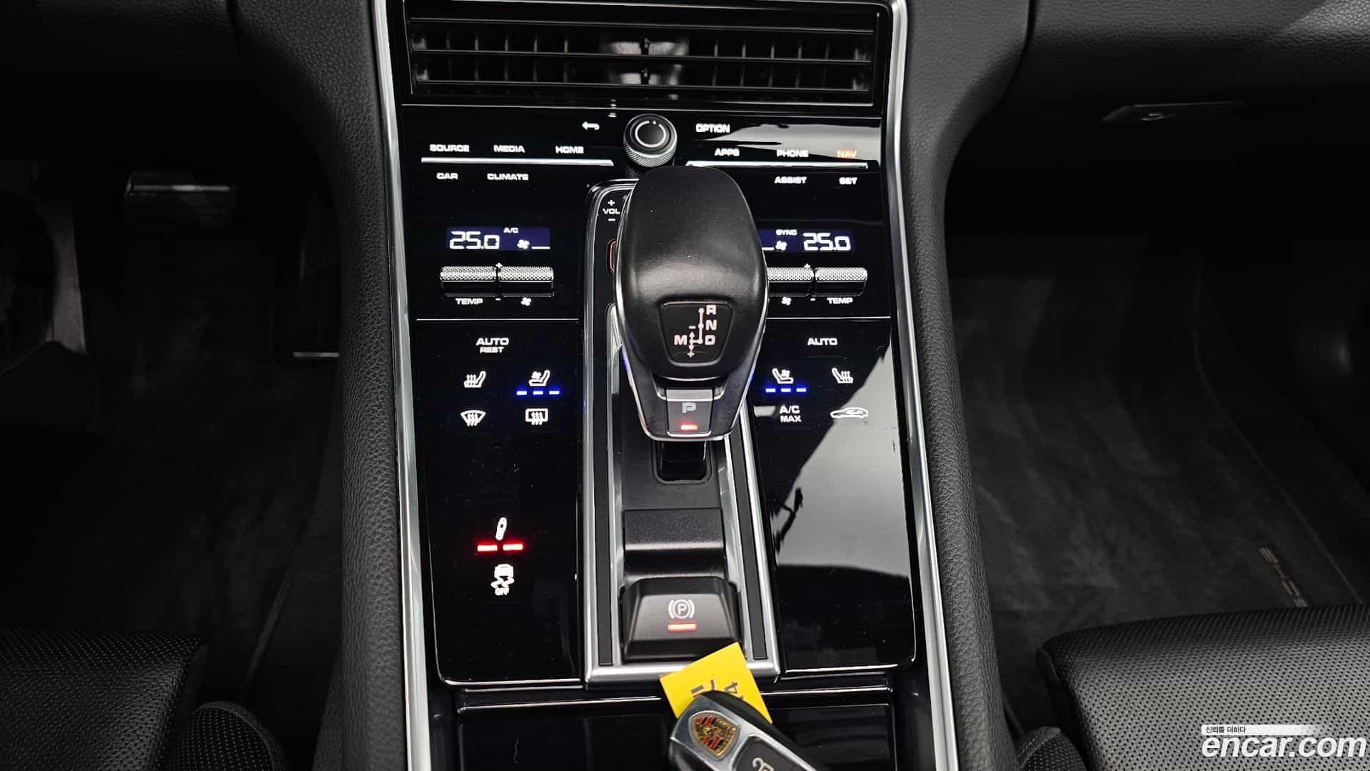 Panamera Porsche 2021.9-INNER-009