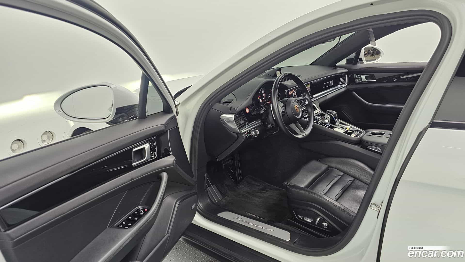 Panamera Porsche 2021.9-INNER-010