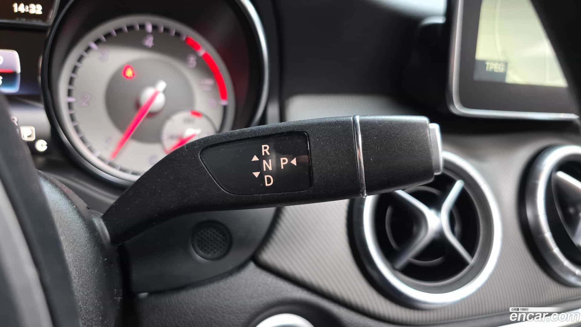 CLA-Class Mercedes-Benz 2016.3-INNER-009