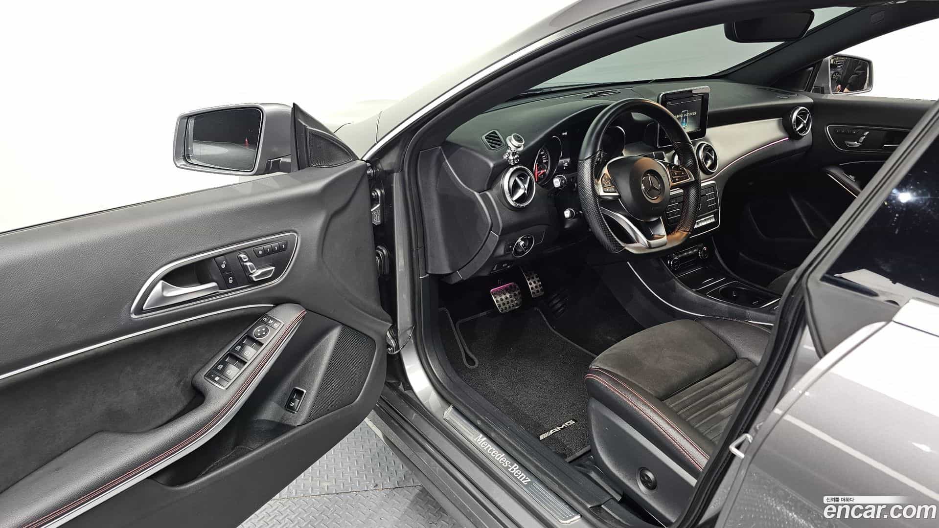 CLA-Class Mercedes-Benz 2018.6-INNER-010