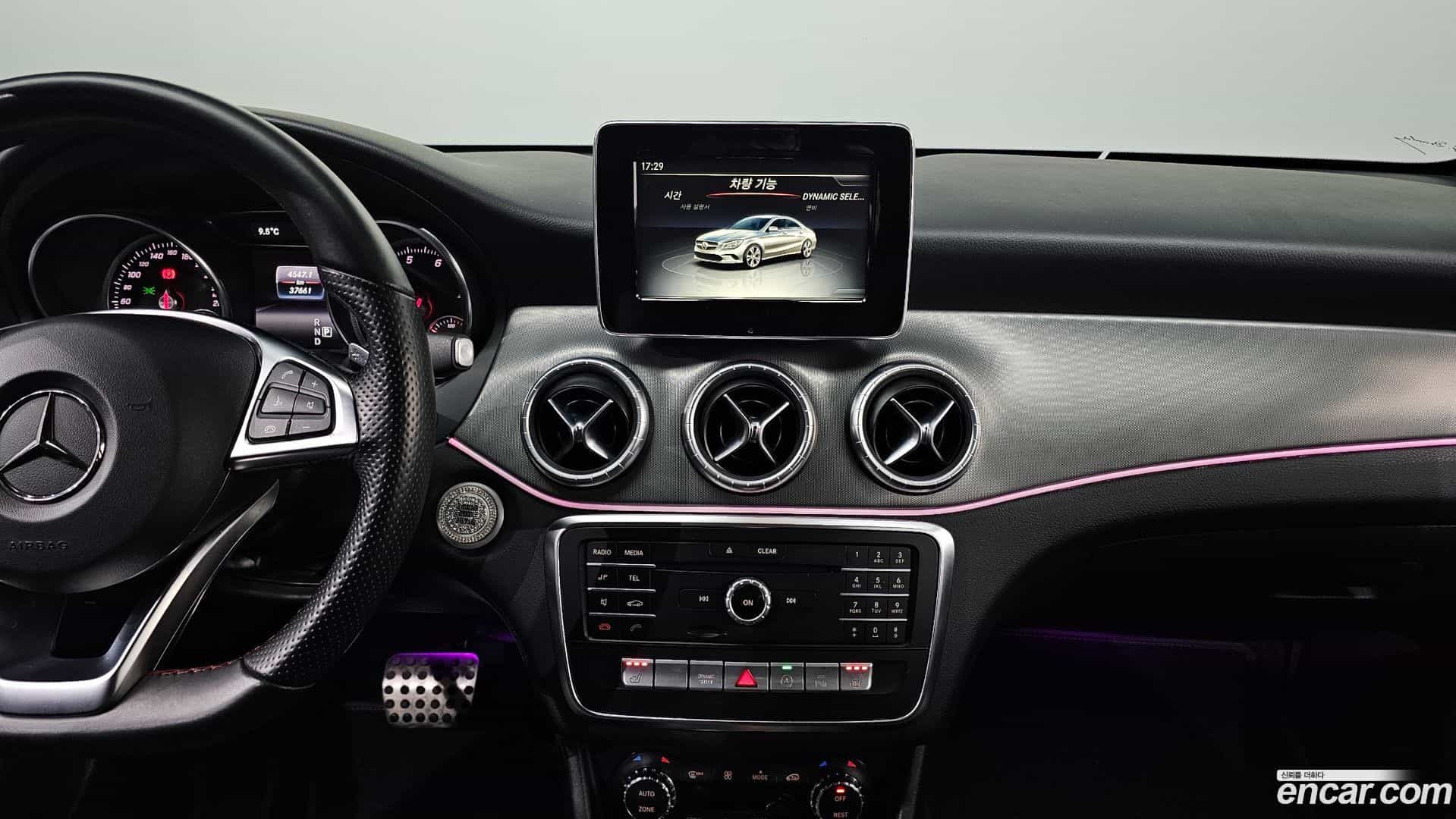 CLA-Class Mercedes-Benz 2018.6-OPTION-021