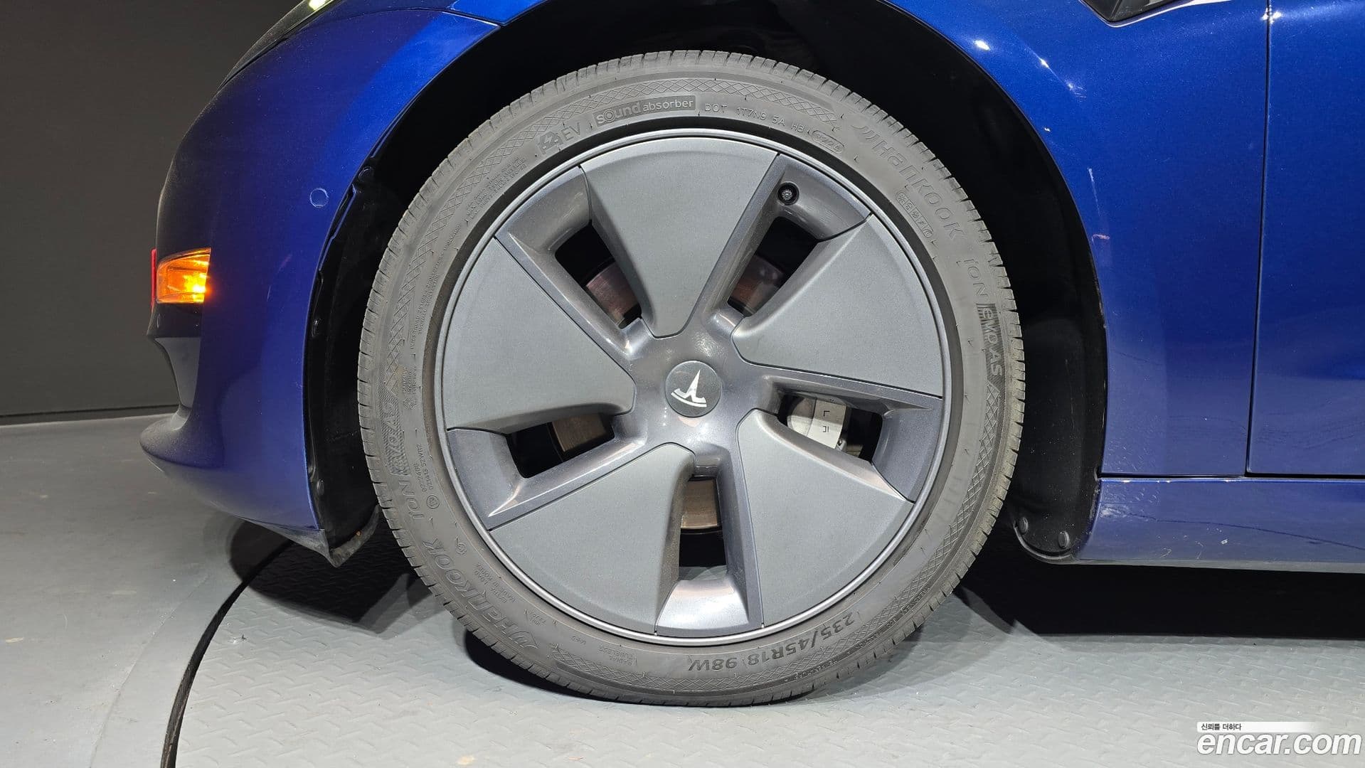 Main__Slider__Photo:Model 3 Tesla 2022.1-4