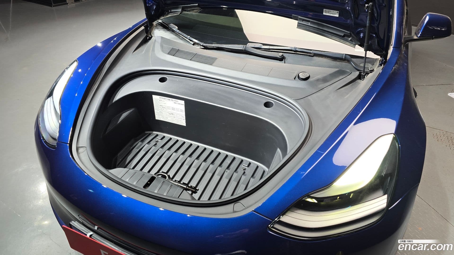 Main__Slider__Photo:Model 3 Tesla 2022.1-5