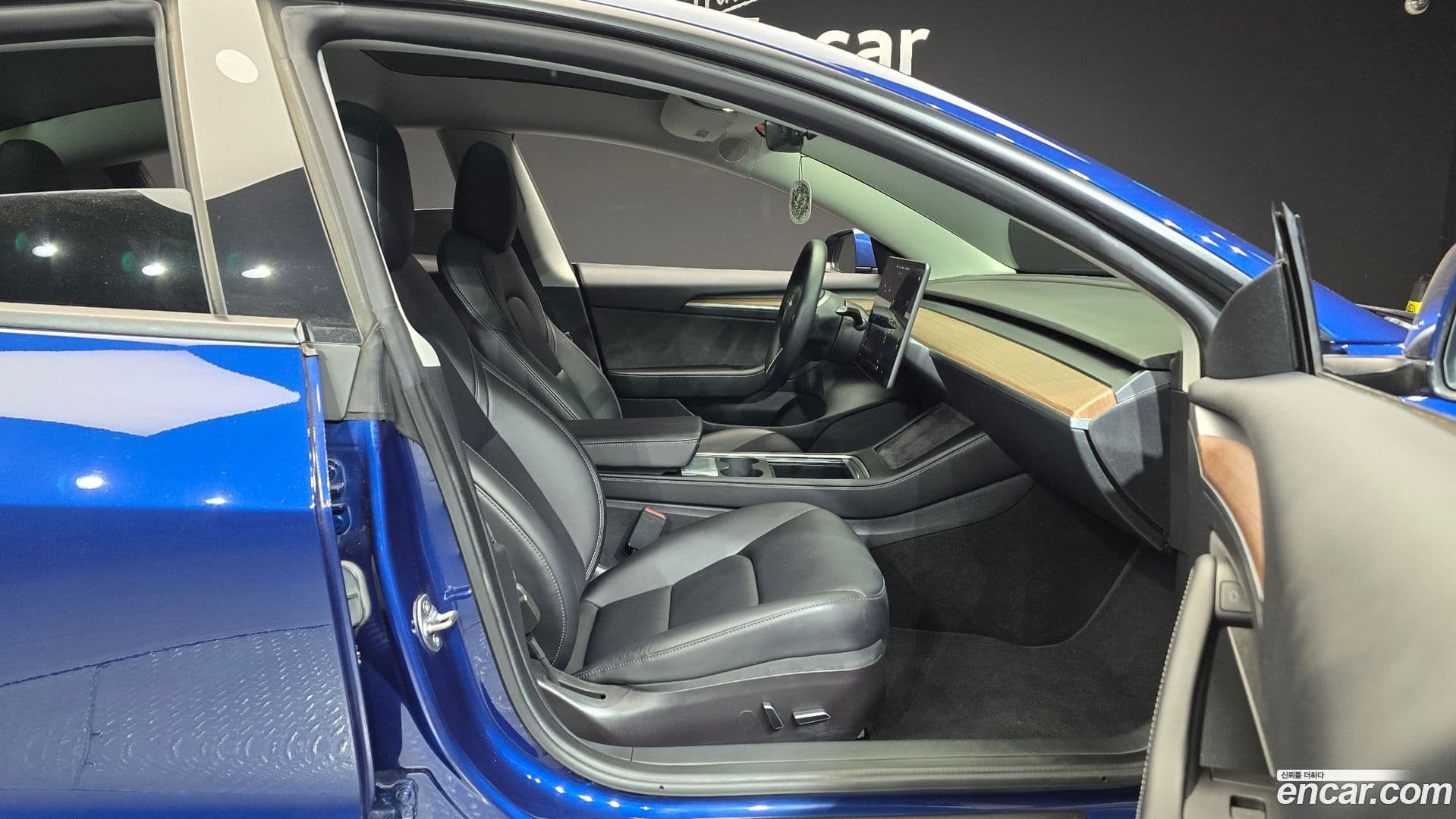 Main__Slider__Photo:Model 3 Tesla 2022.1-9