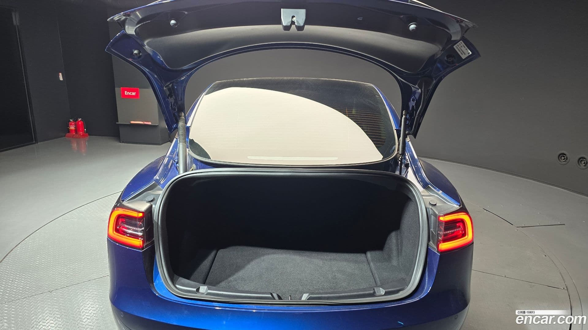 Main__Slider__Photo:Model 3 Tesla 2022.1-19