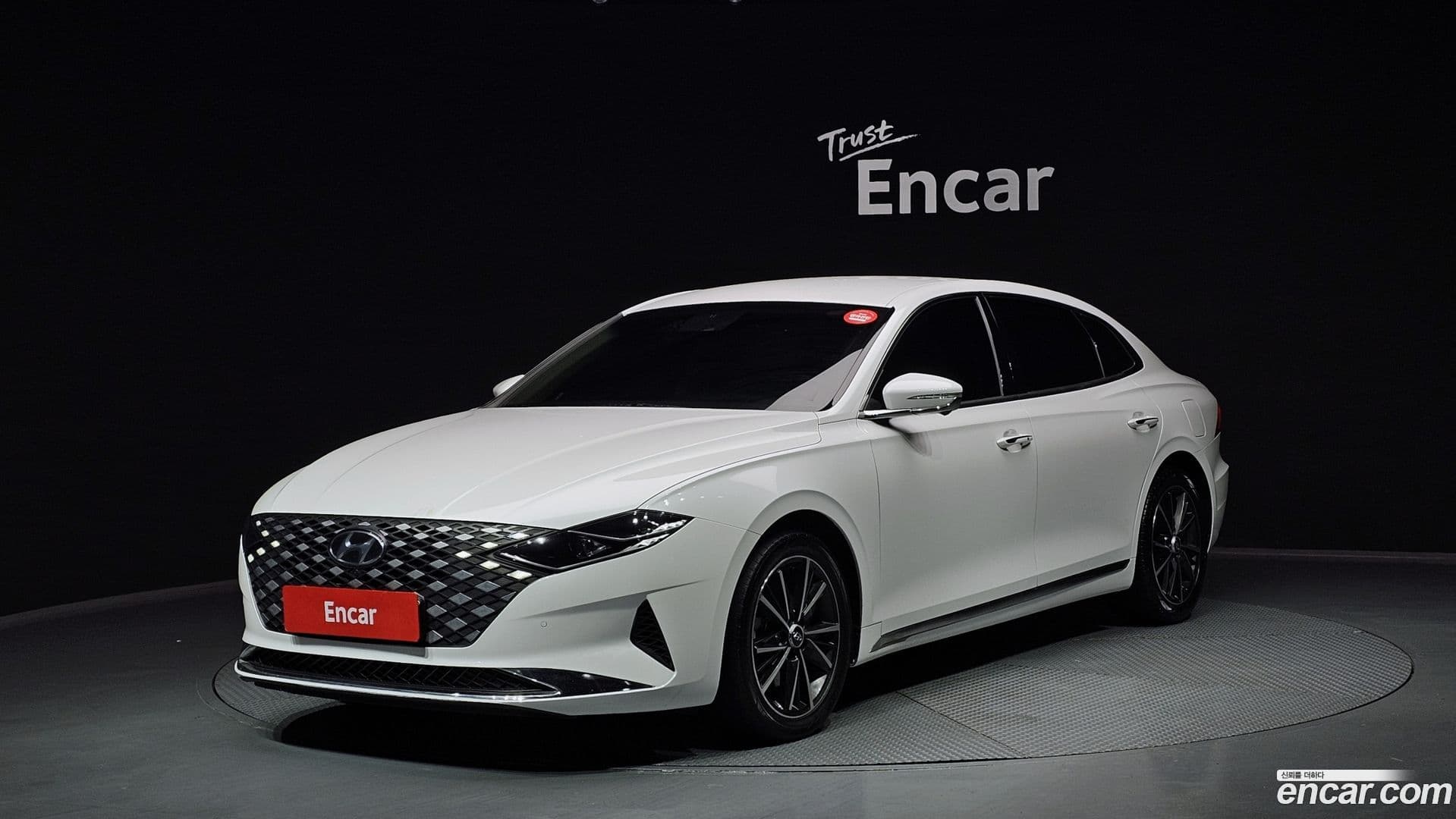 Main__Slider__Photo:Grandeur Hyundai 2021.11-0